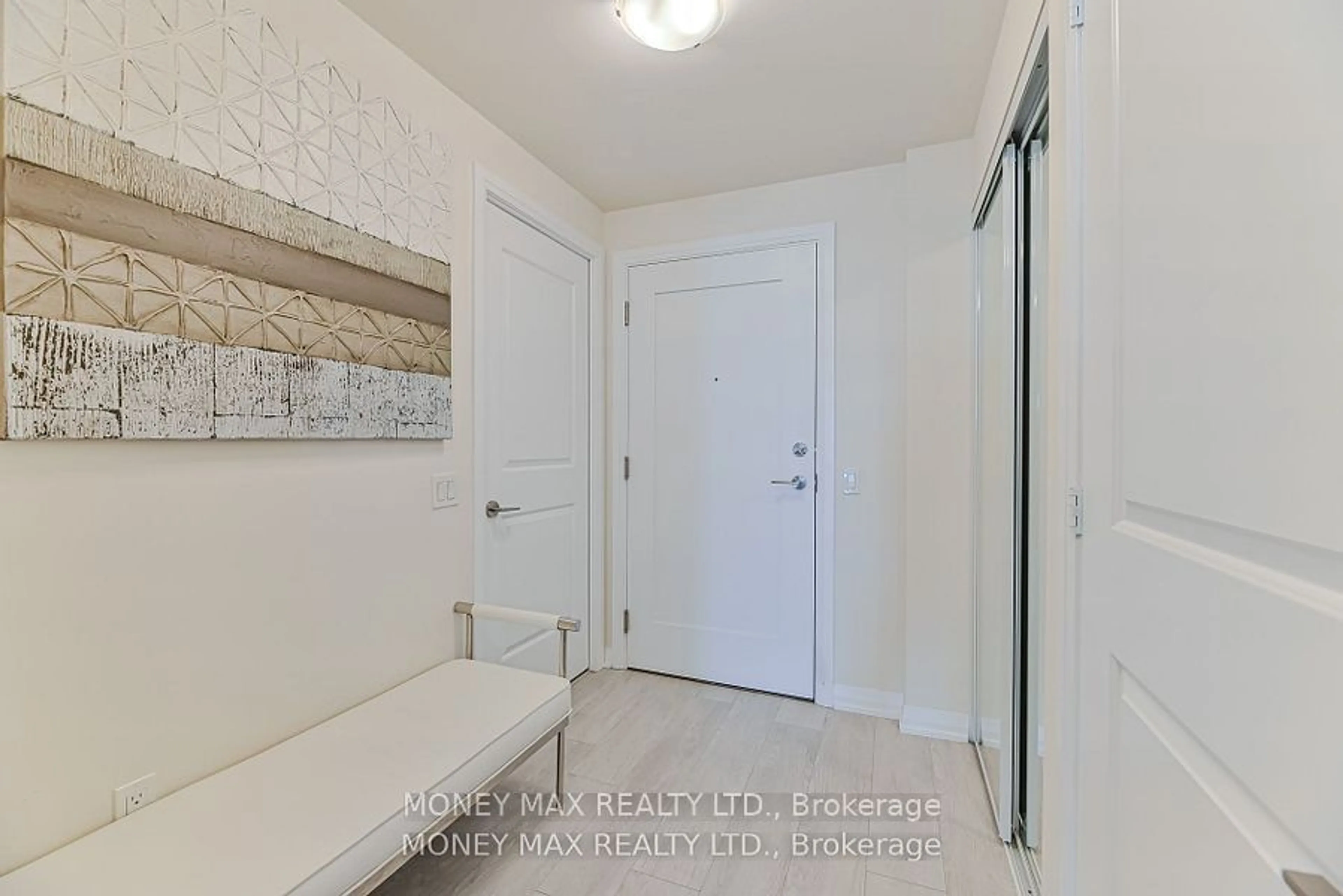 Indoor entryway for 35 Watergarden Dr #2617, Mississauga Ontario L5R 0G8