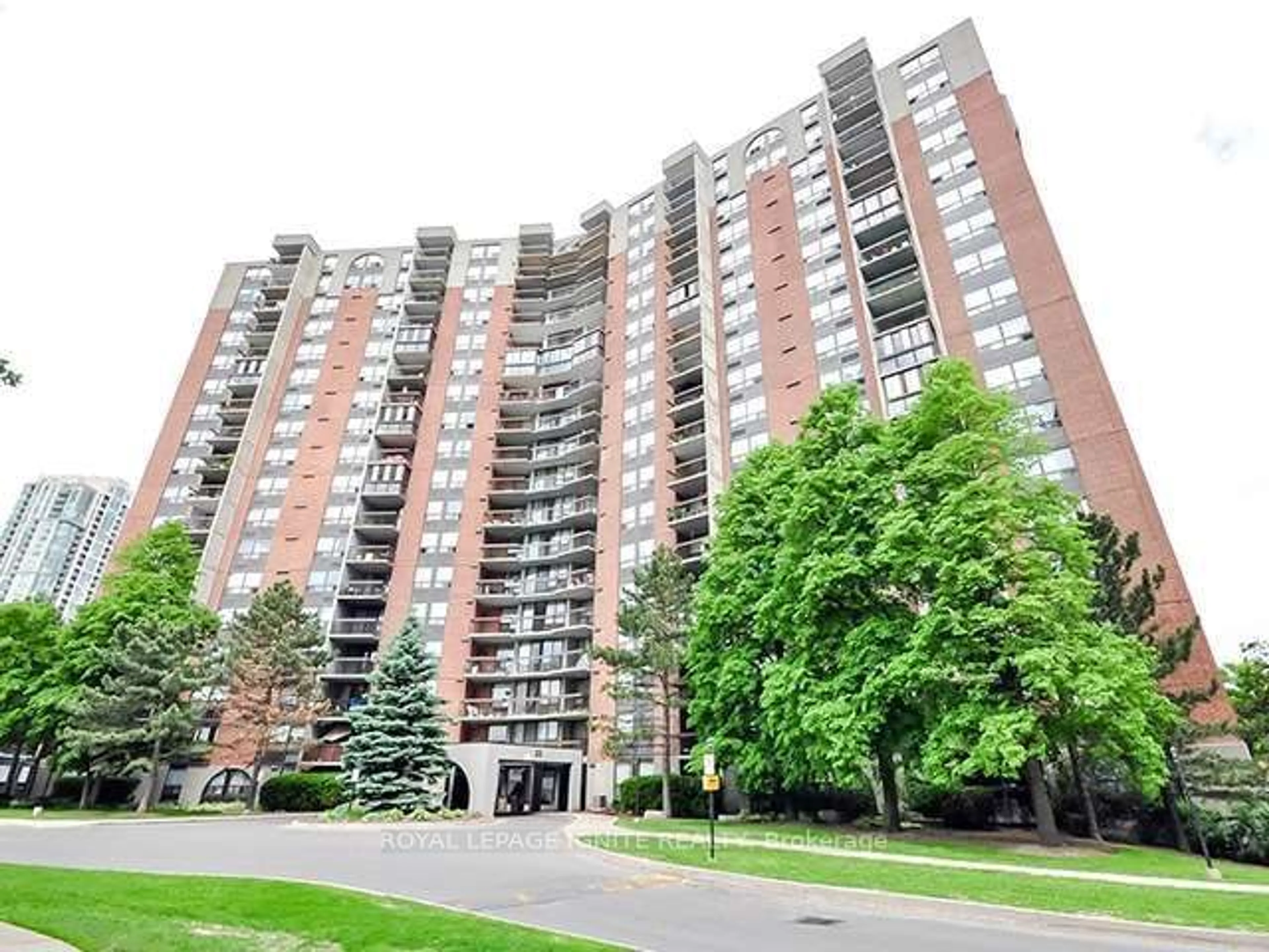 A pic from exterior of the house or condo for 20 Mississauga Valley Blvd #104, Mississauga Ontario L5A 3S1