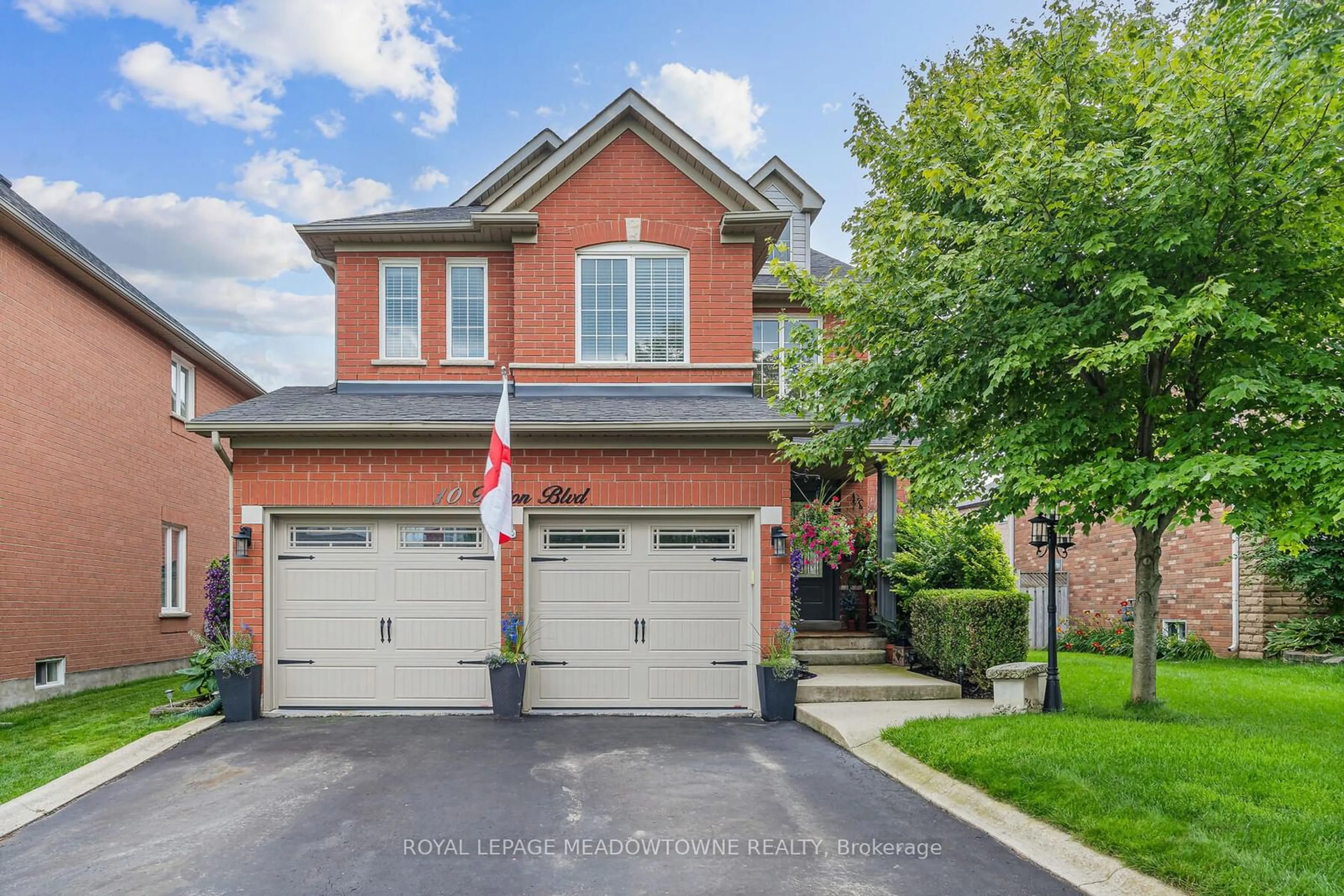 Home with brick exterior material for 10 Berton Blvd, Halton Hills Ontario L7G 6A5