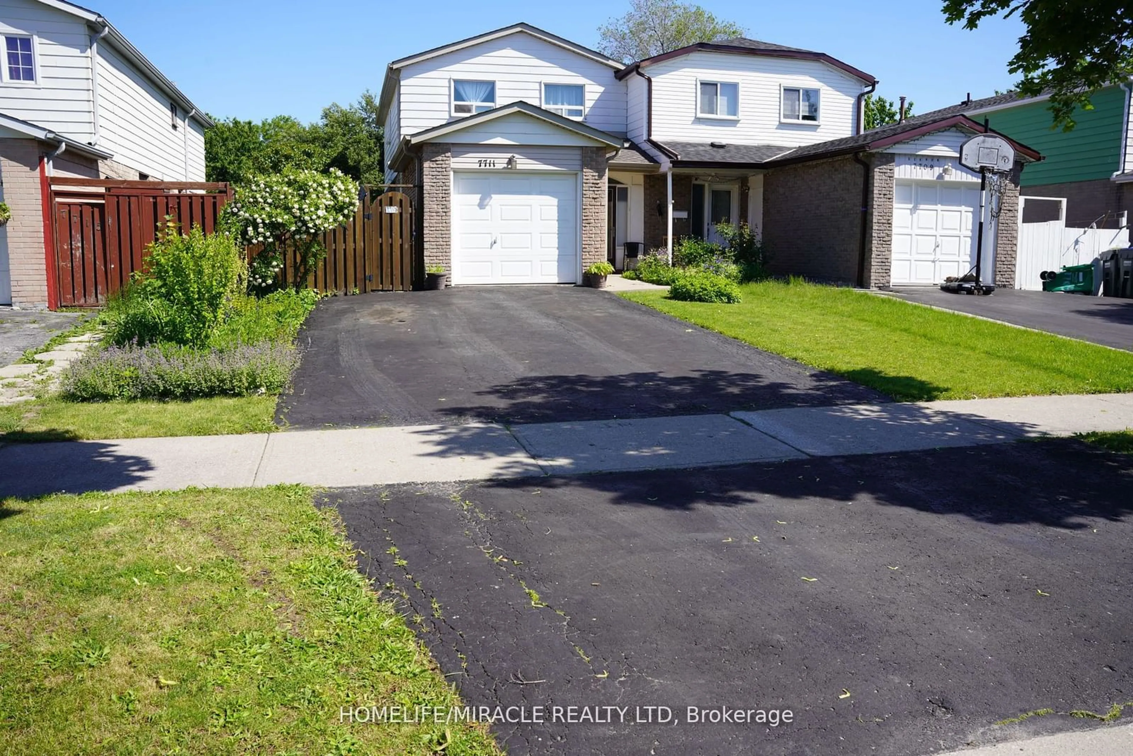 Frontside or backside of a home for 7711 BENAVON Rd, Mississauga Ontario L4T 3G5