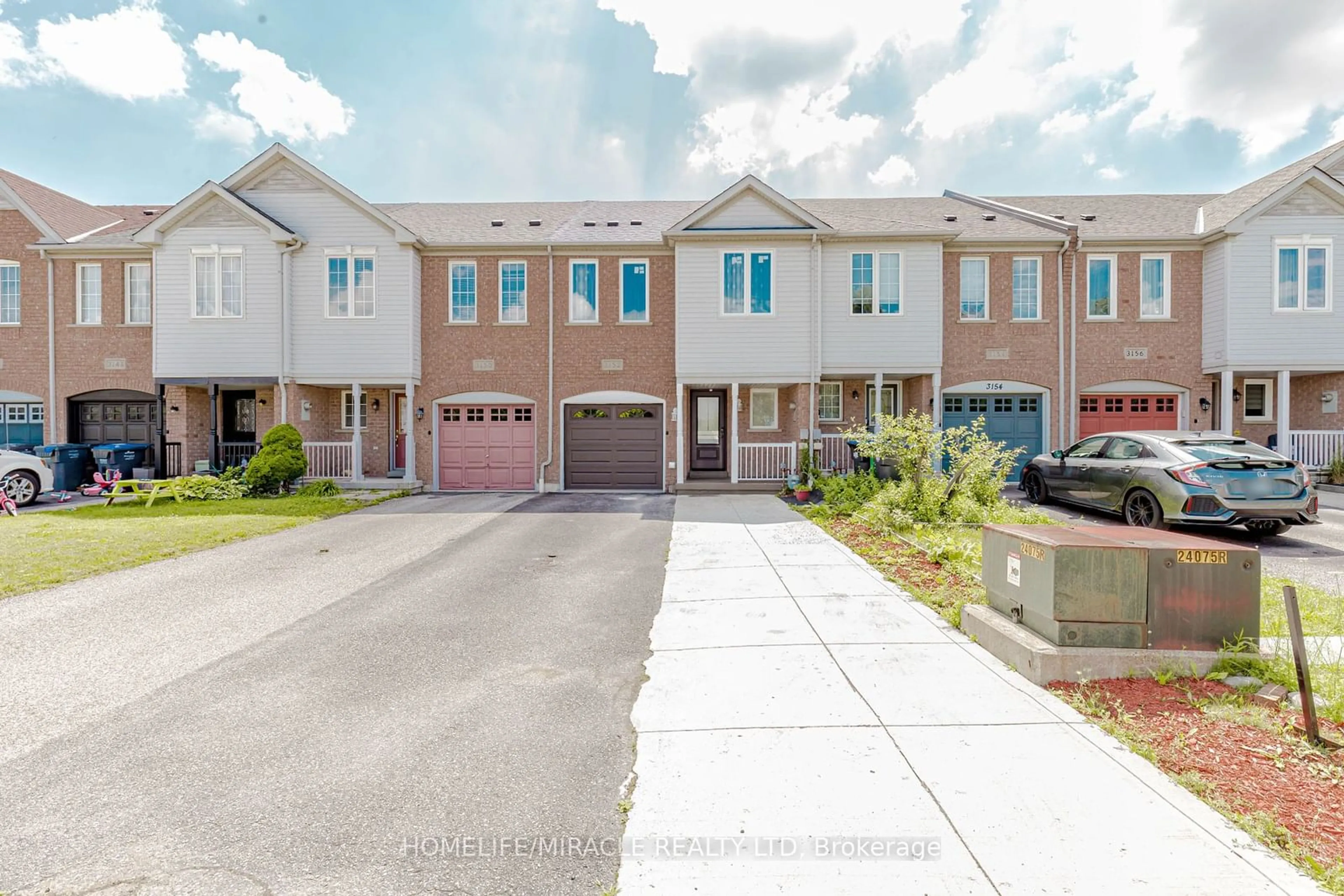 A pic from exterior of the house or condo for 3152 Angel Pass Dr, Mississauga Ontario L5M 7R5