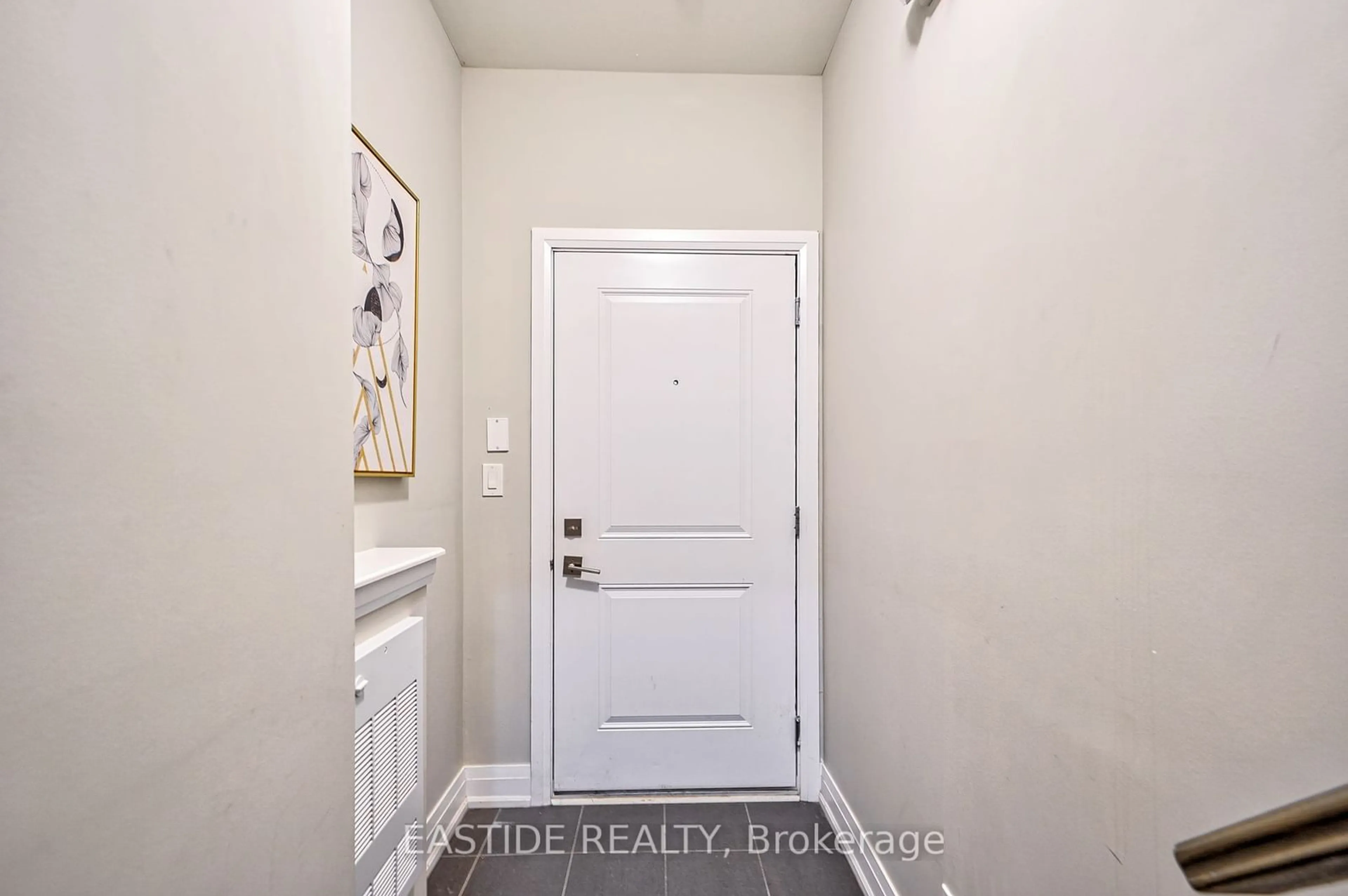 Indoor entryway for 85 Eastwood Park Gdns #23, Toronto Ontario M8W 0B2