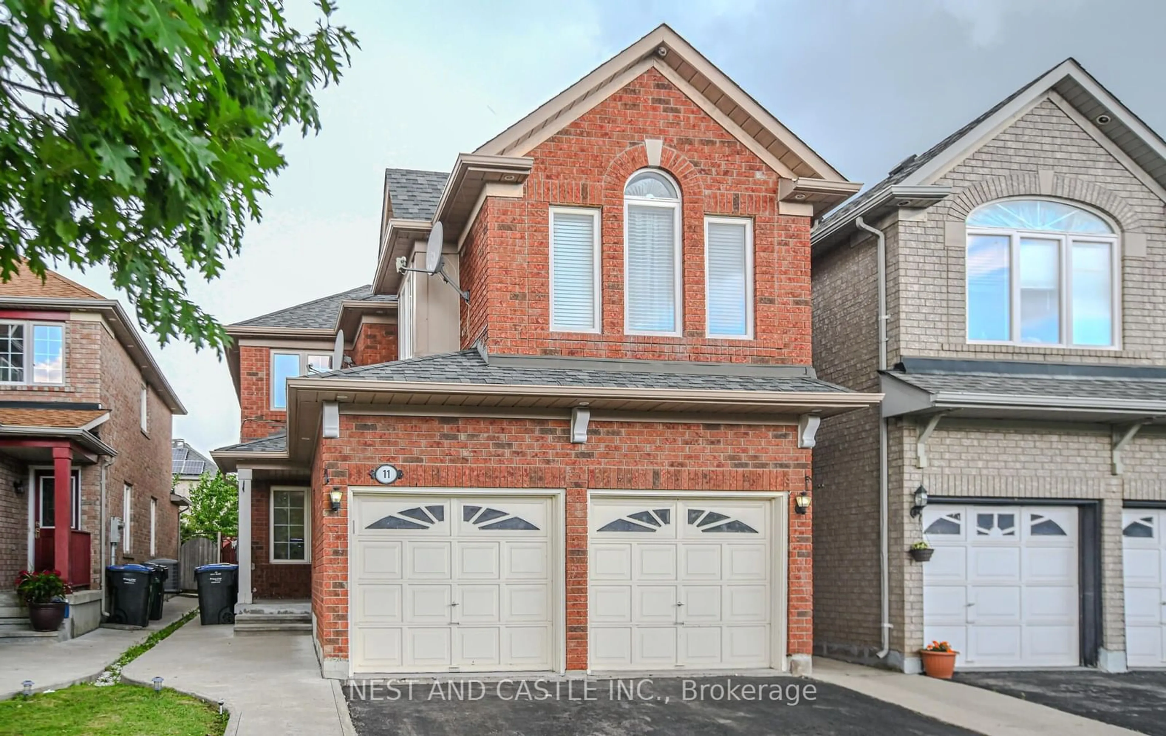 Home with brick exterior material for 11 Narrow Valley Cres, Brampton Ontario L6R 2M6