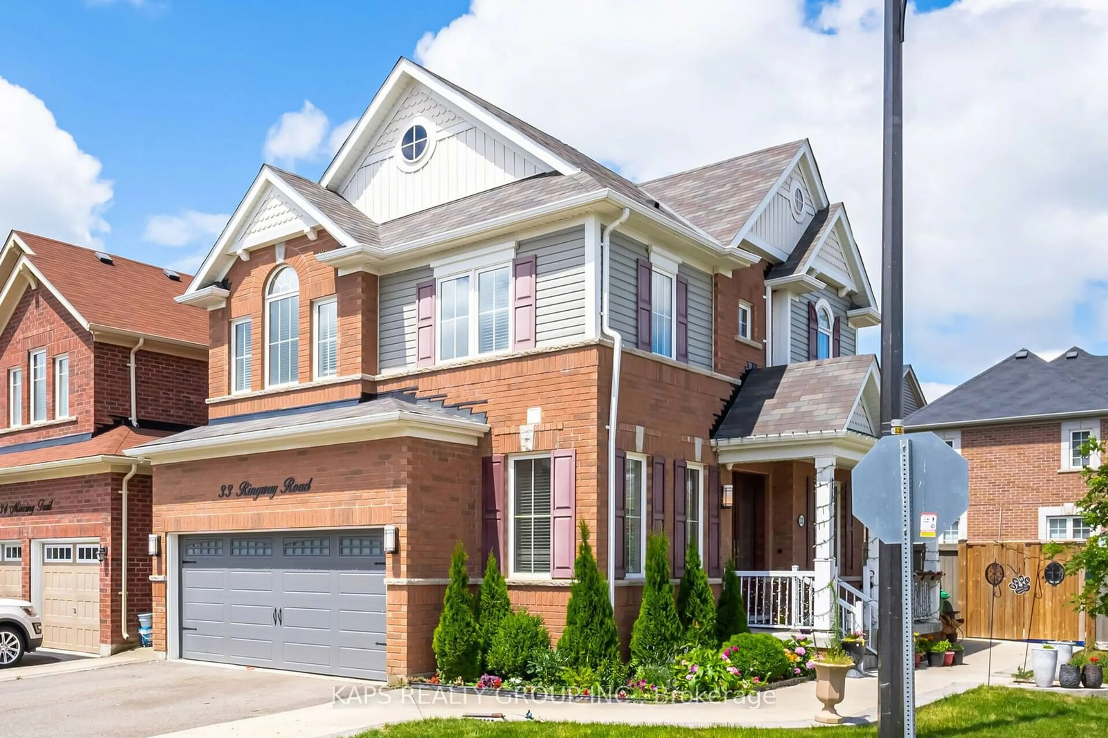 Home with brick exterior material for 33 Ringway Rd, Brampton Ontario L7A 4T3