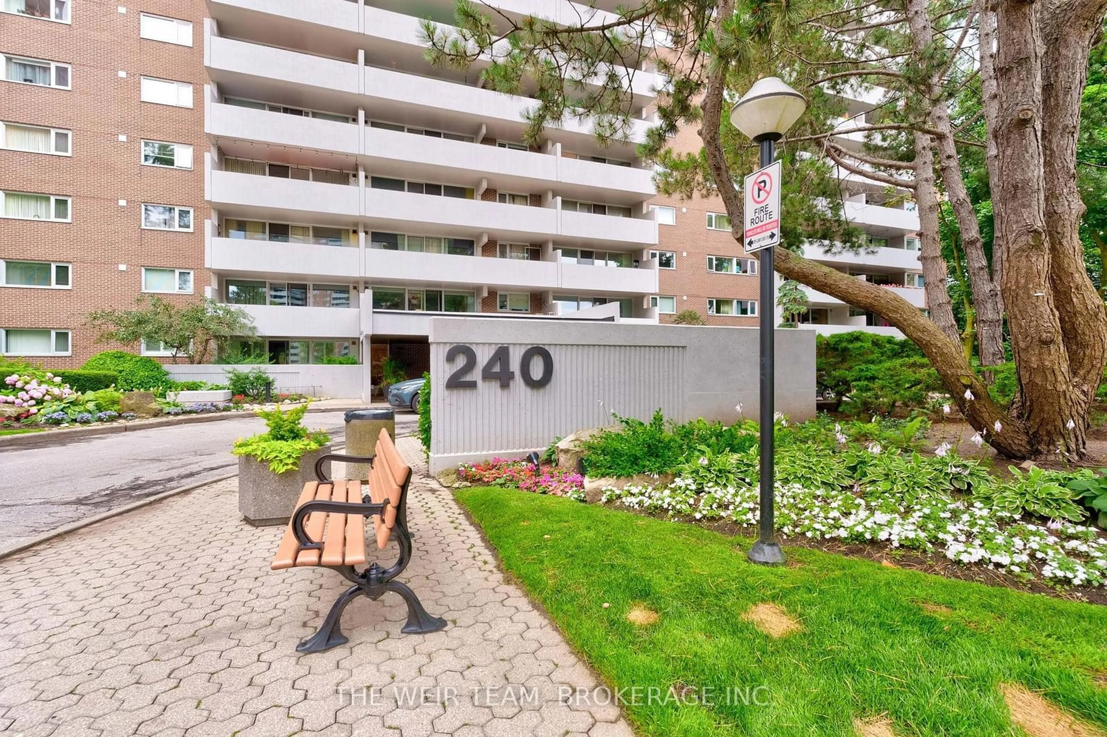 A pic from exterior of the house or condo for 240 Scarlett Rd #504, Toronto Ontario M6N 4X4