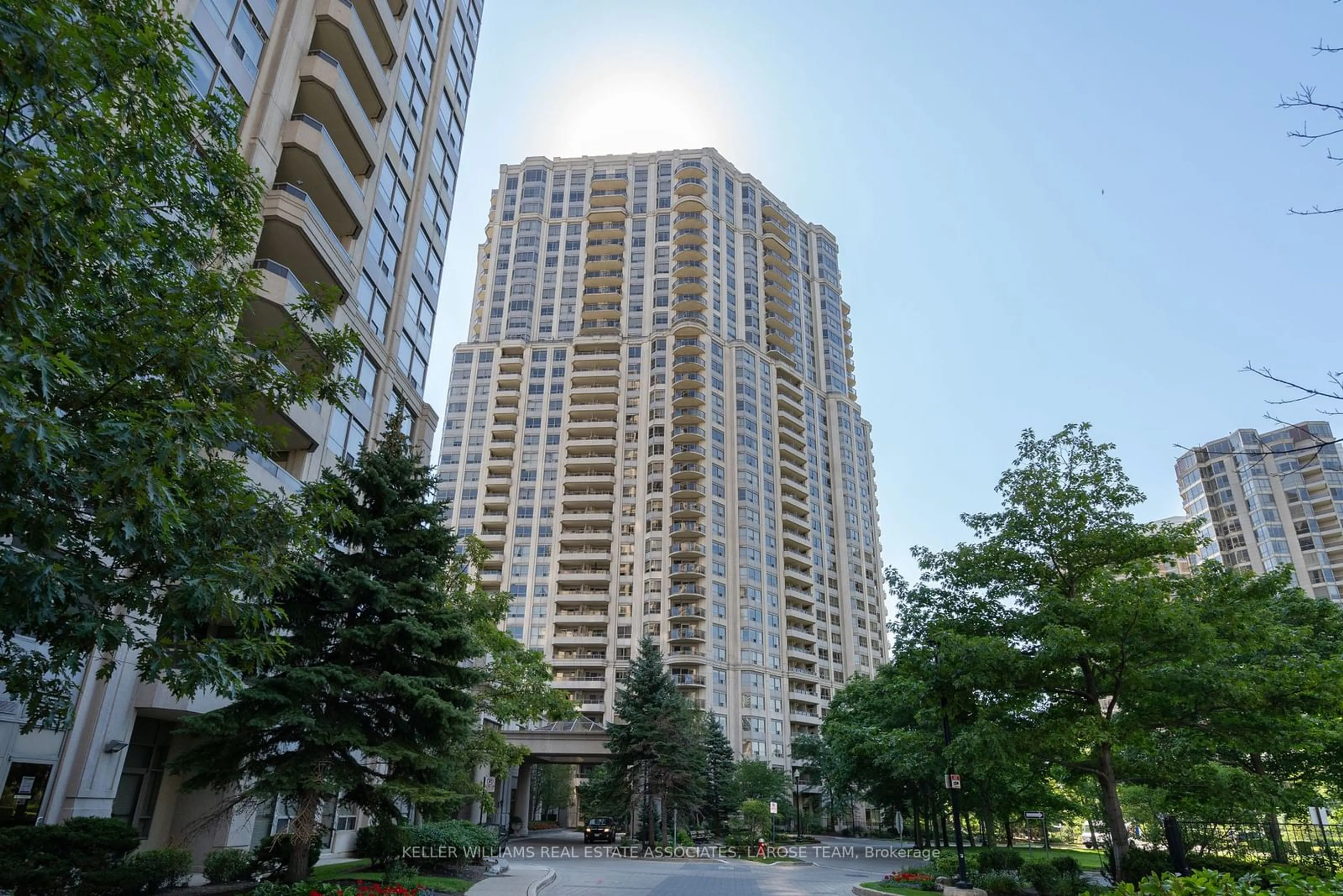 A pic from exterior of the house or condo for 25 Kingsbridge Garden Circ #2511, Mississauga Ontario L5R 4B1