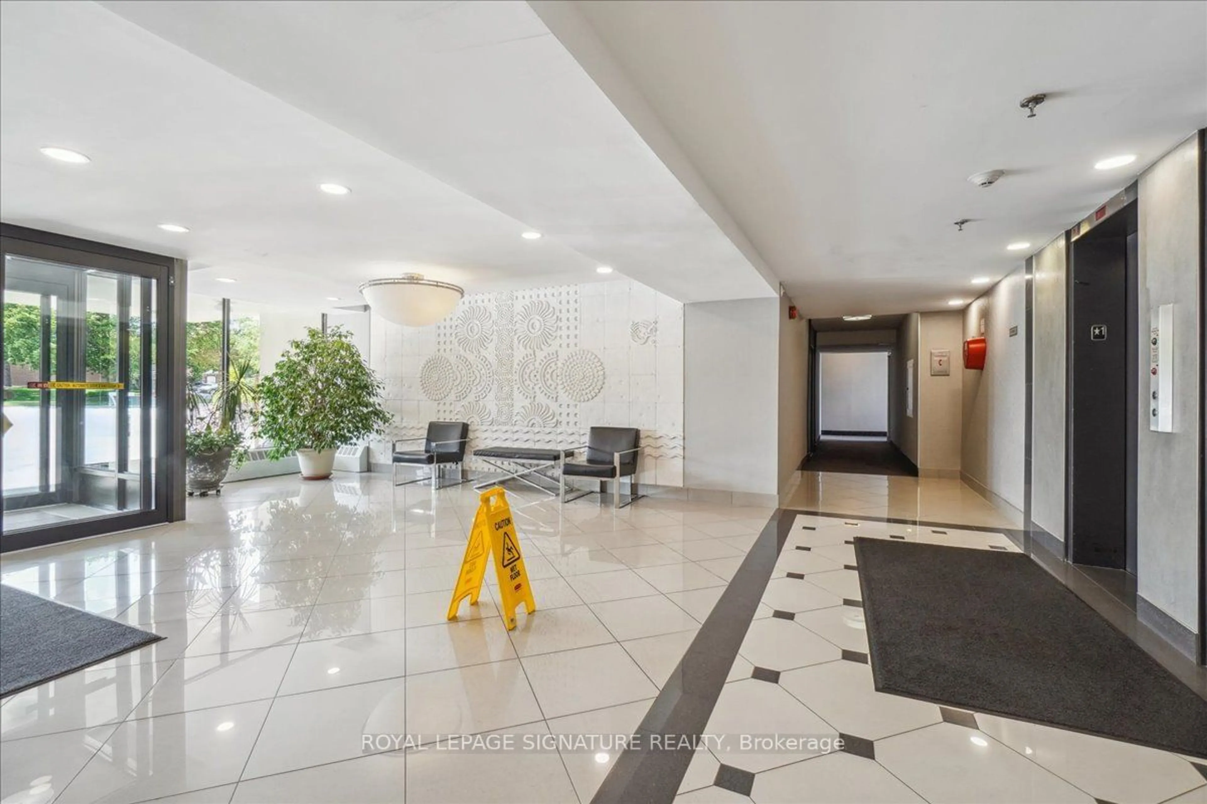 Indoor lobby for 2301 Derry Rd #1001, Mississauga Ontario L5N 2R4