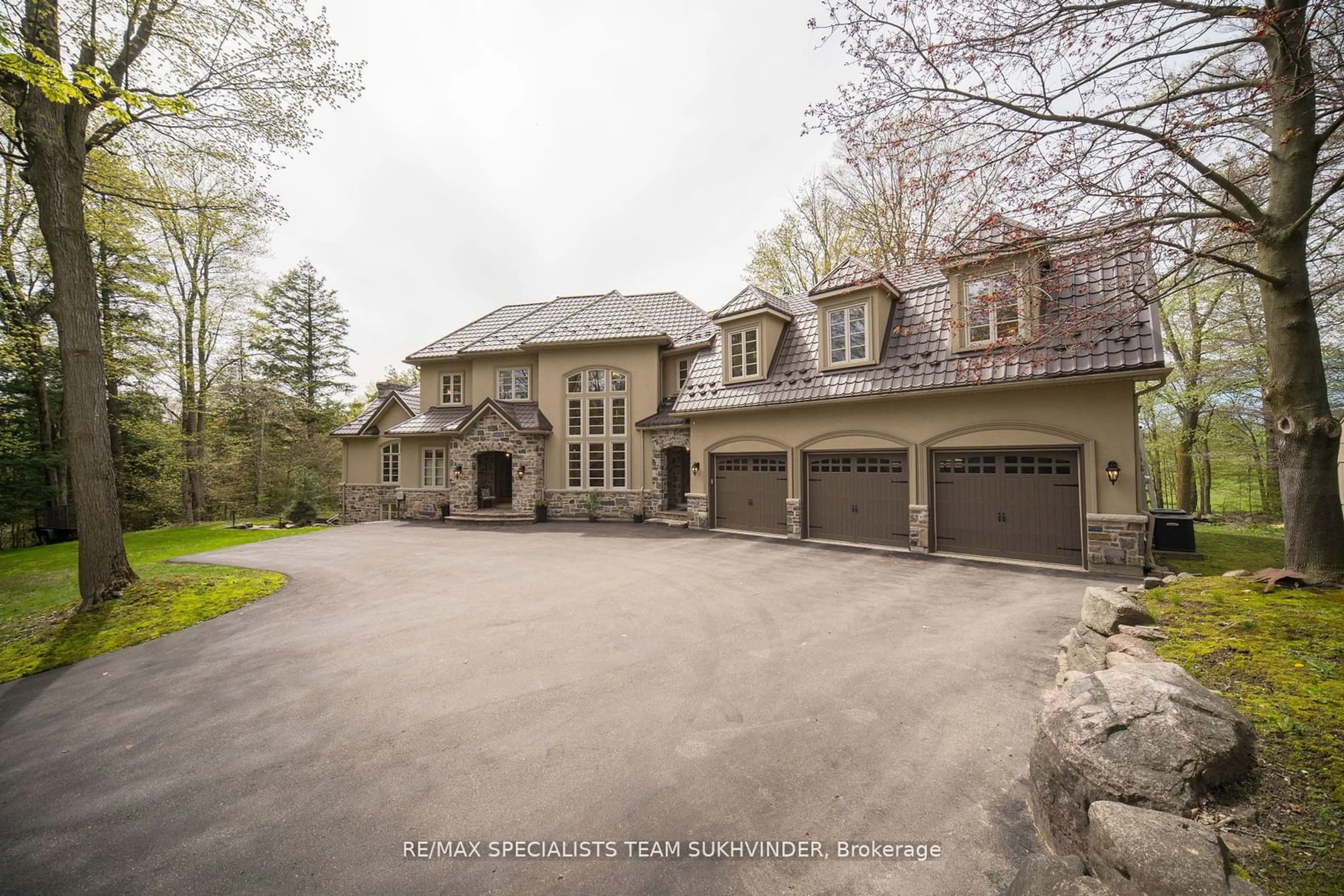 Frontside or backside of a home for 41 George Cres, Caledon Ontario L7C 1G3