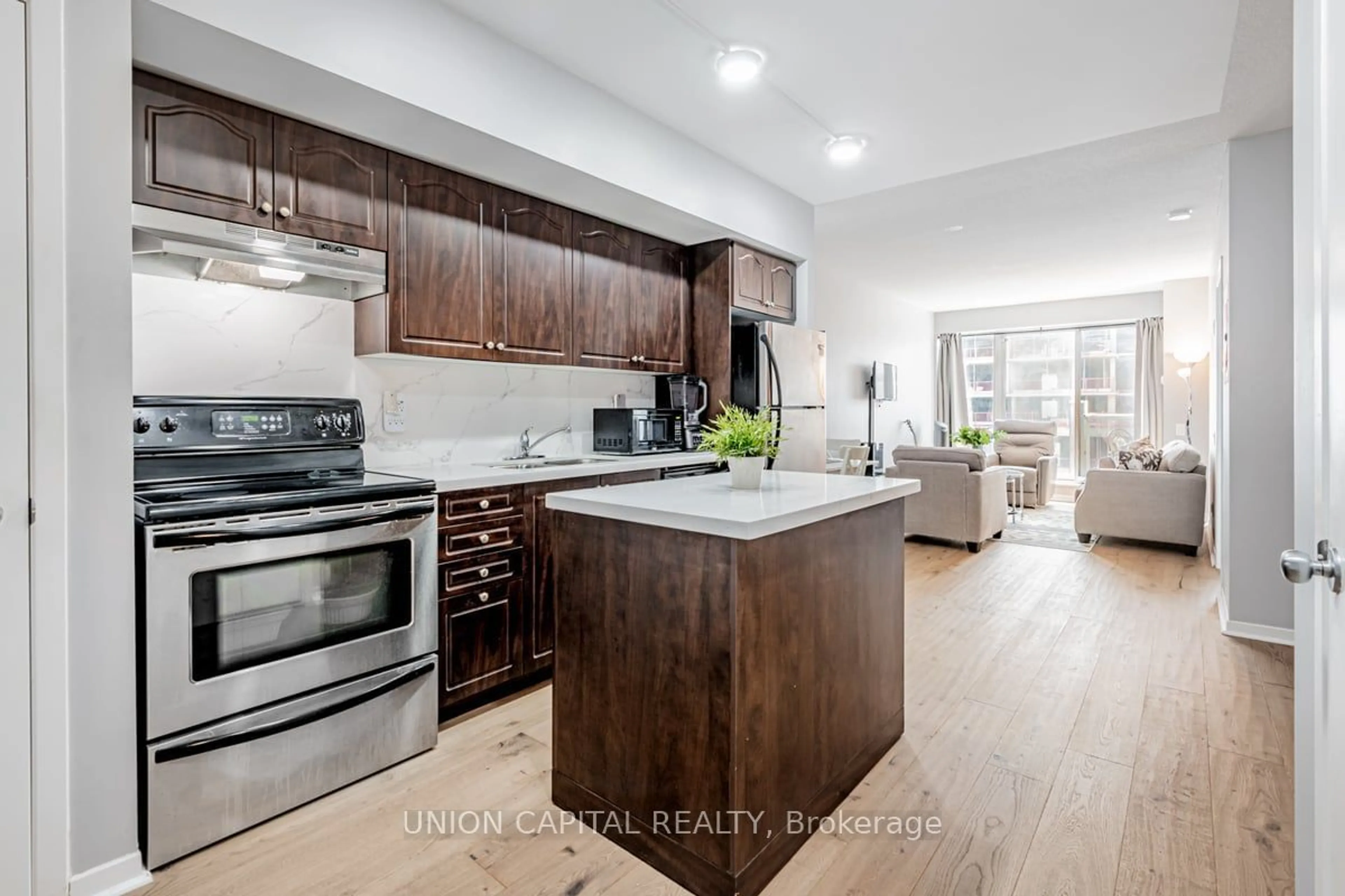 Contemporary kitchen for 1050 The Queensway #804, Toronto Ontario M8Z 0A8