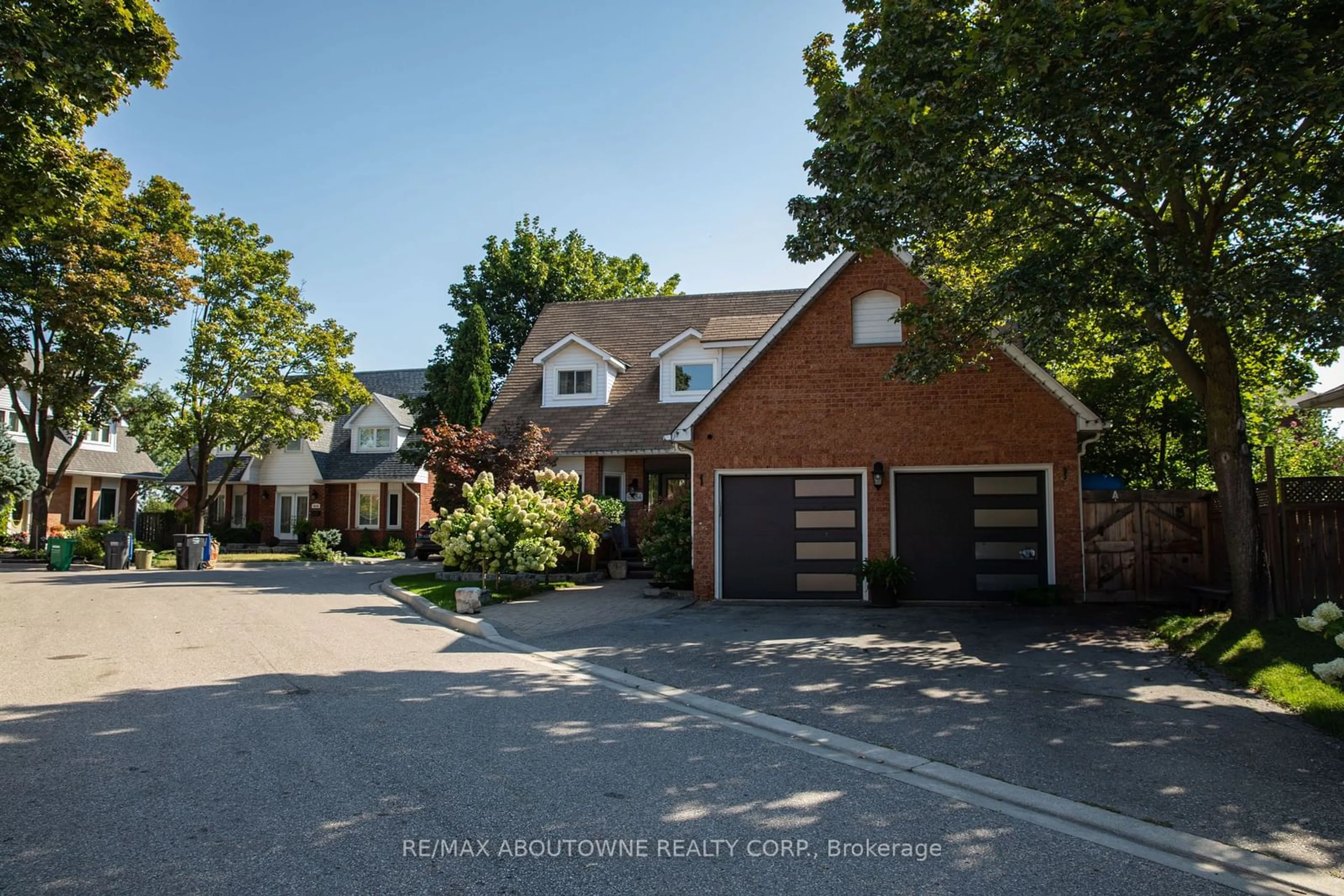 A pic from exterior of the house or condo for 6534 Mockingbird Lane, Mississauga Ontario L5N 5K6
