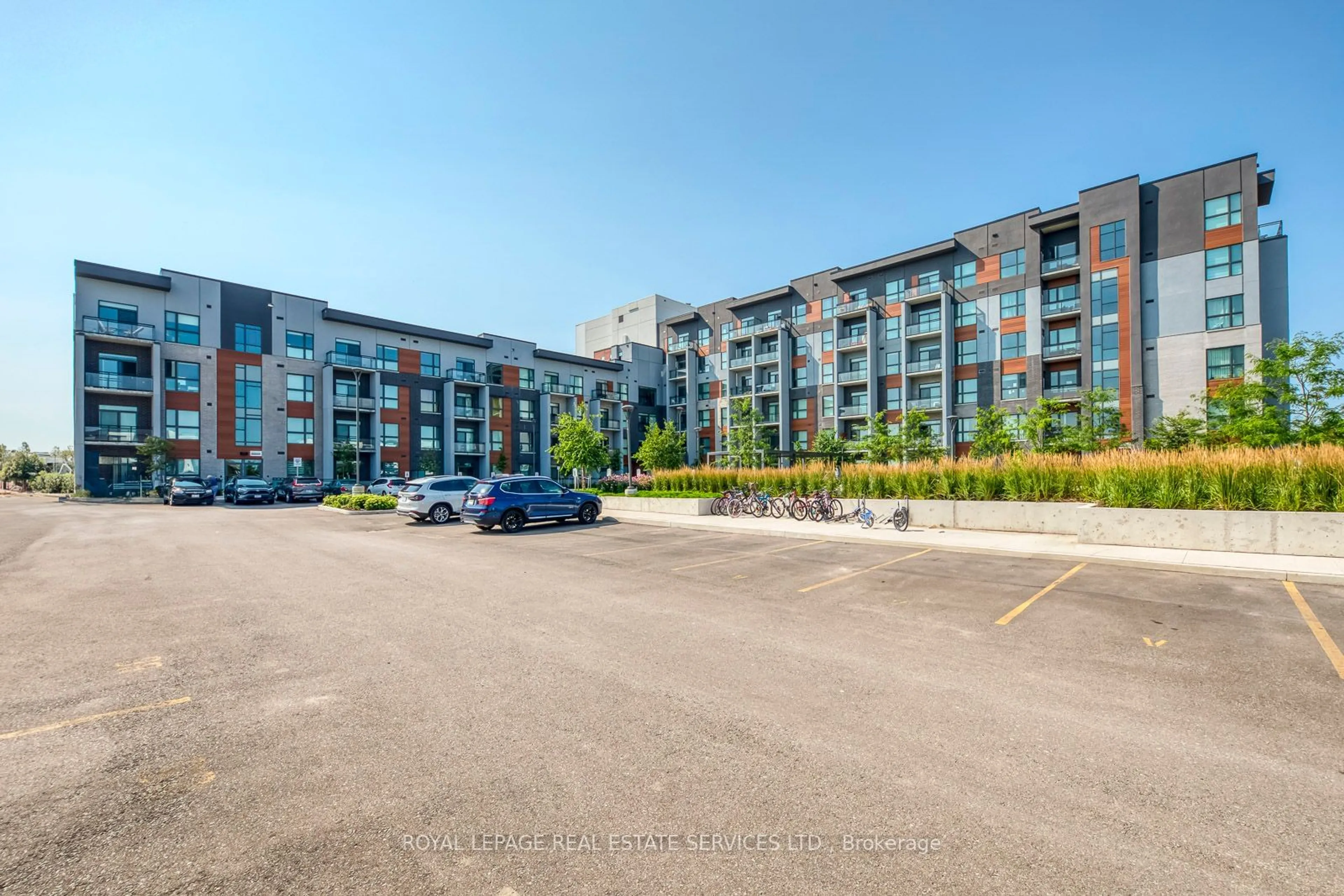 A pic from exterior of the house or condo for 95 Dundas St #216, Oakville Ontario L6M 5N4