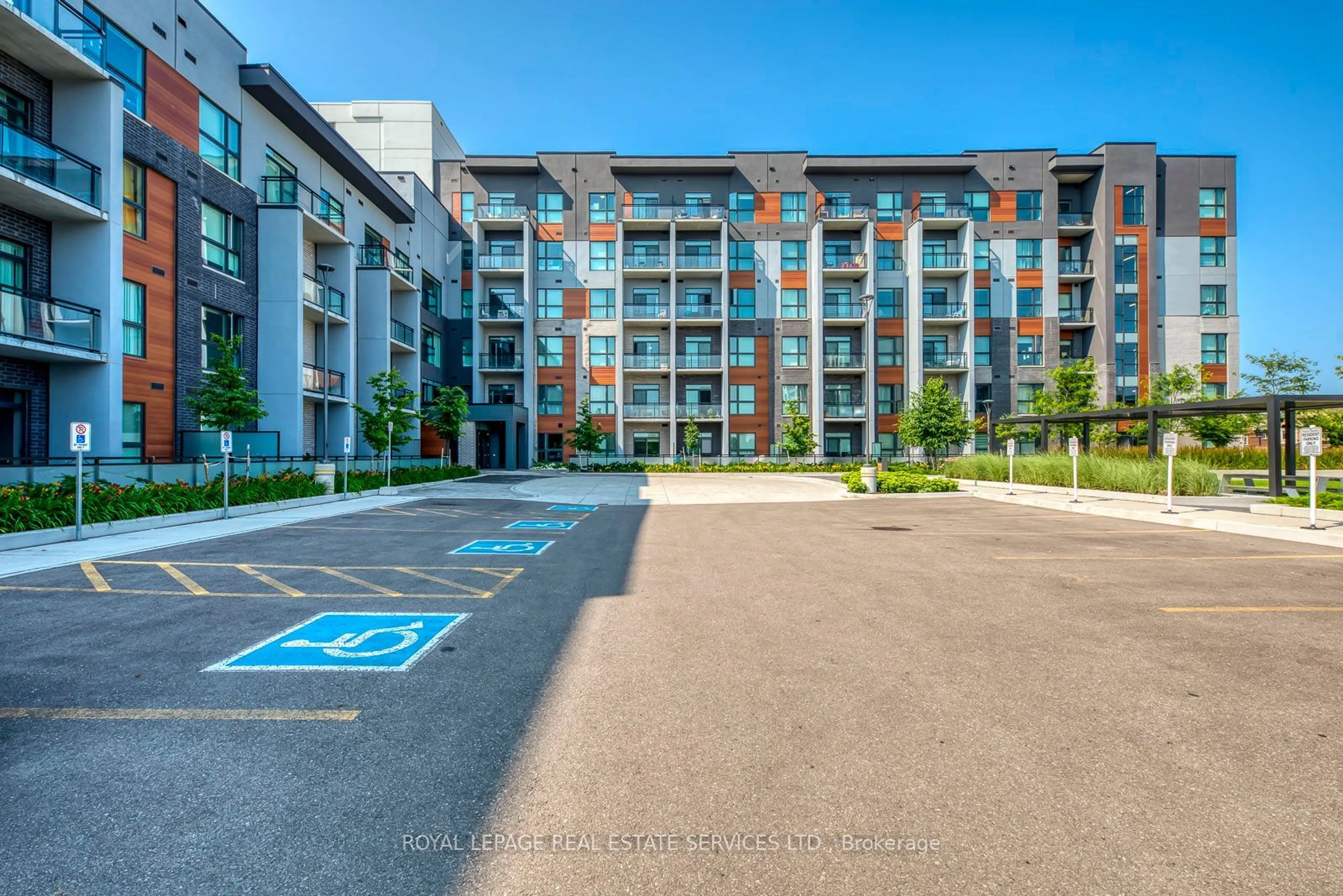 A pic from exterior of the house or condo for 95 Dundas St #216, Oakville Ontario L6M 5N4