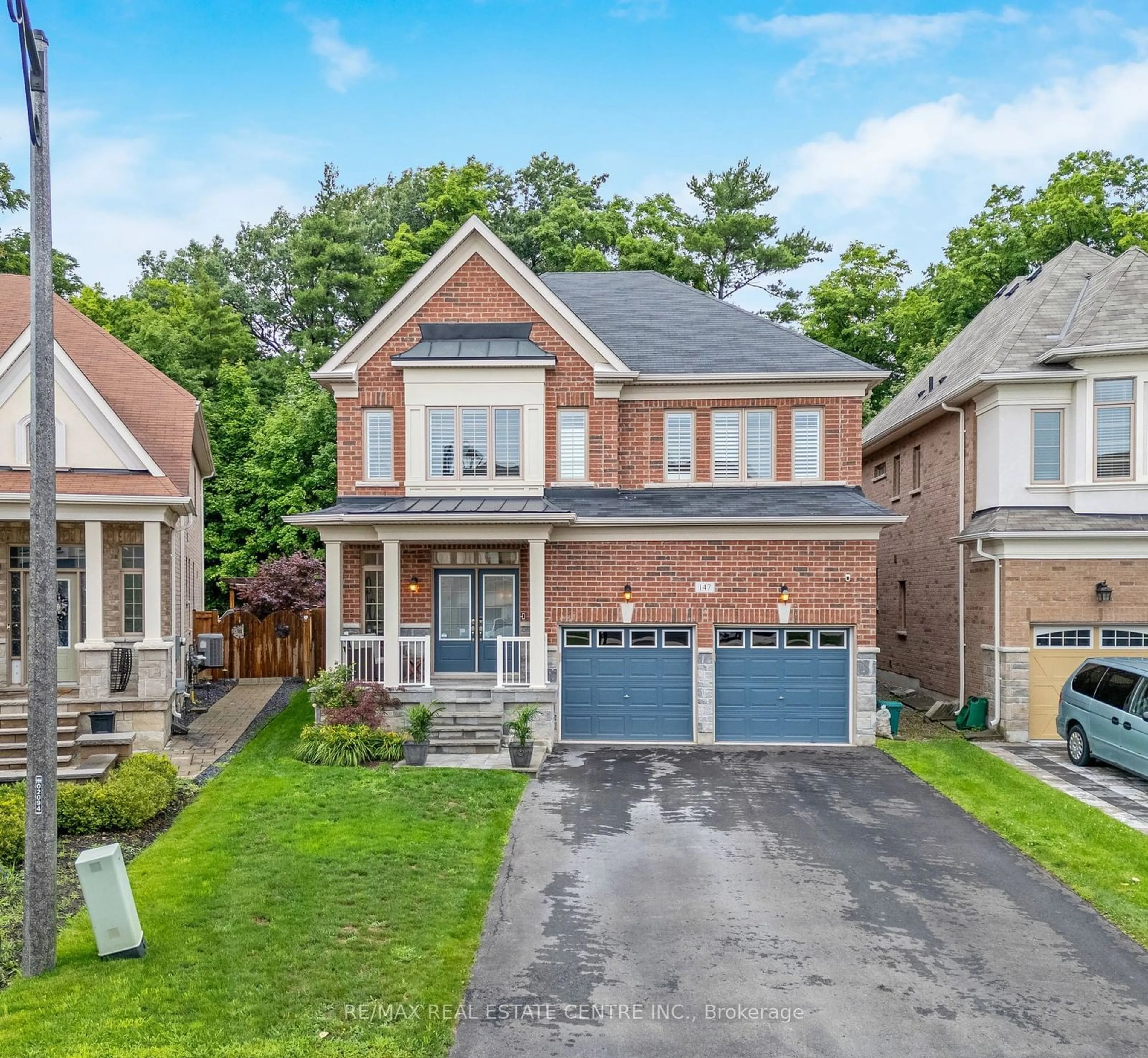 Home with brick exterior material for 147 Upper Canada Crt, Halton Hills Ontario L7G 0L3