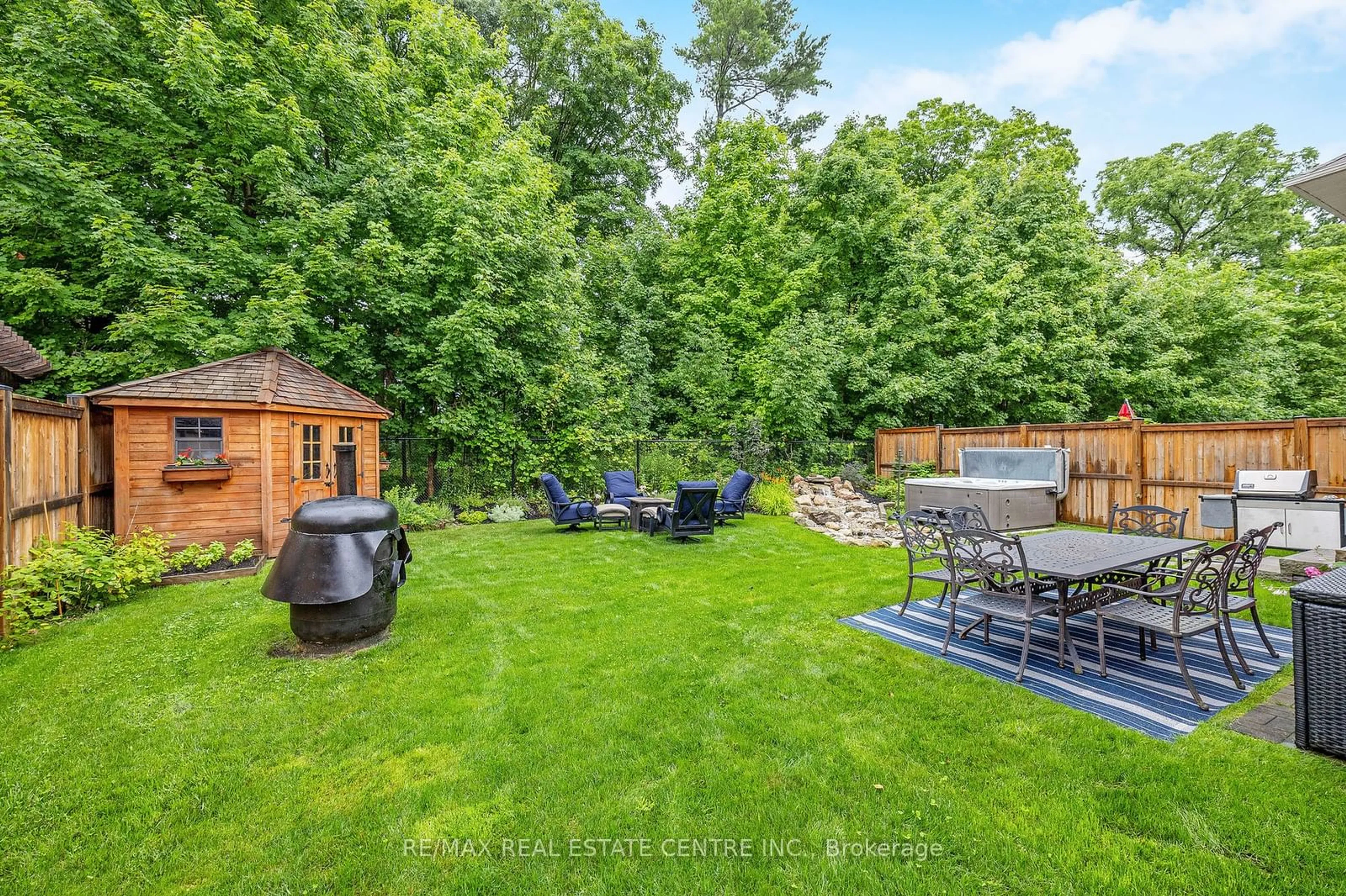 Patio for 147 Upper Canada Crt, Halton Hills Ontario L7G 0L3