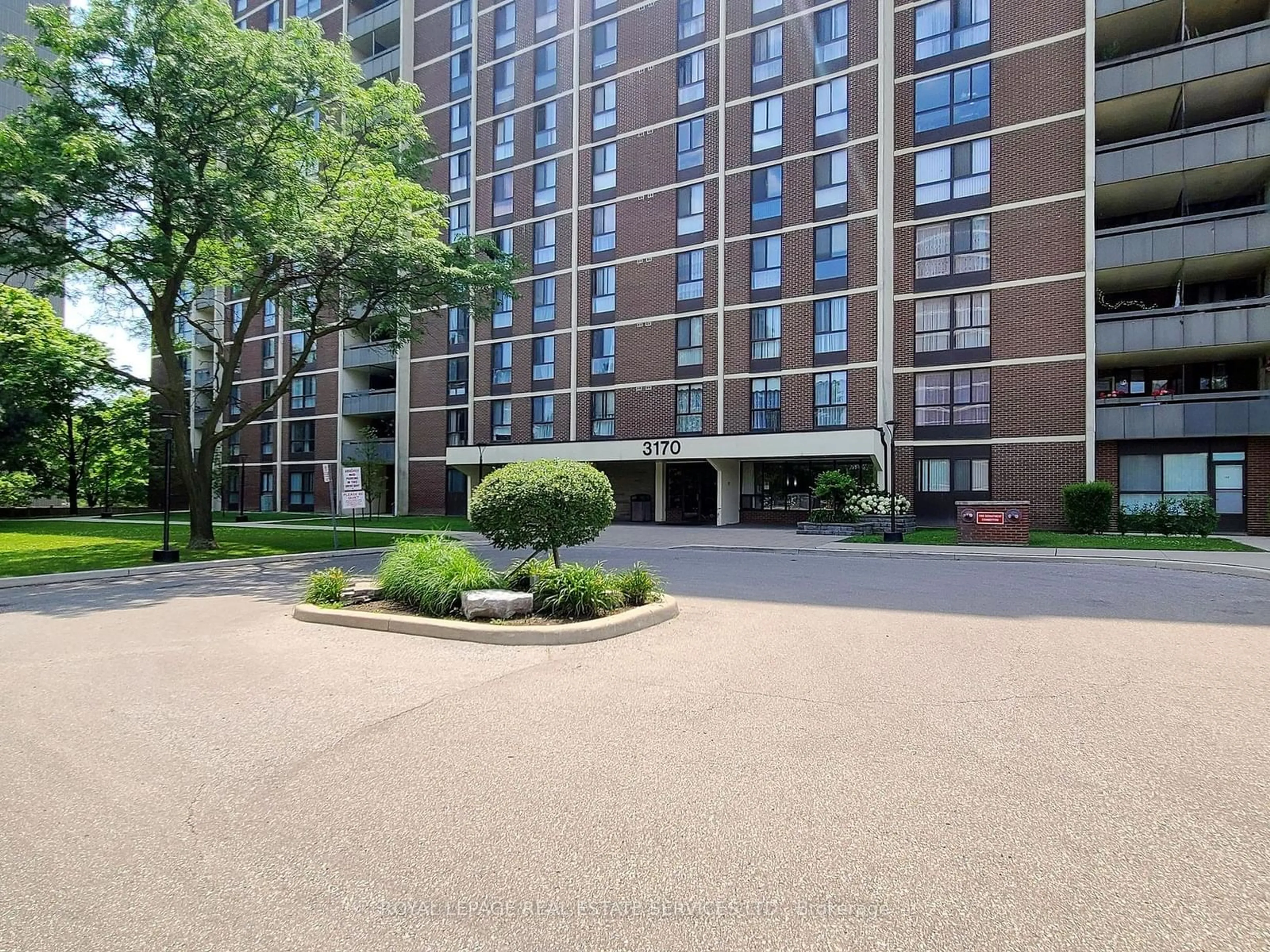 A pic from exterior of the house or condo for 3170 Kirwin Ave #1208, Mississauga Ontario L5A 3R1