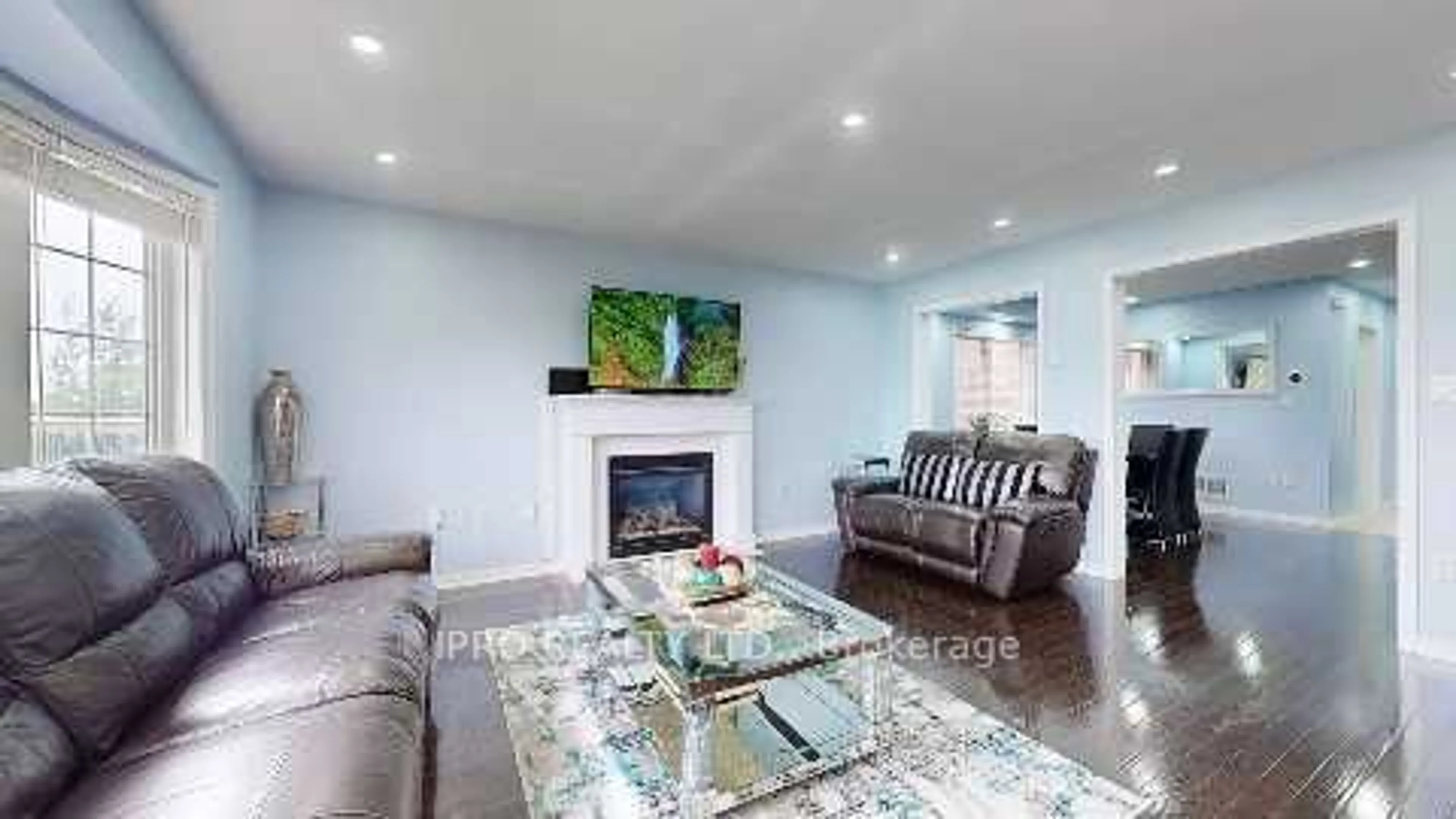 Living room for 18 Birch Lake Crt, Brampton Ontario L6P 3M6