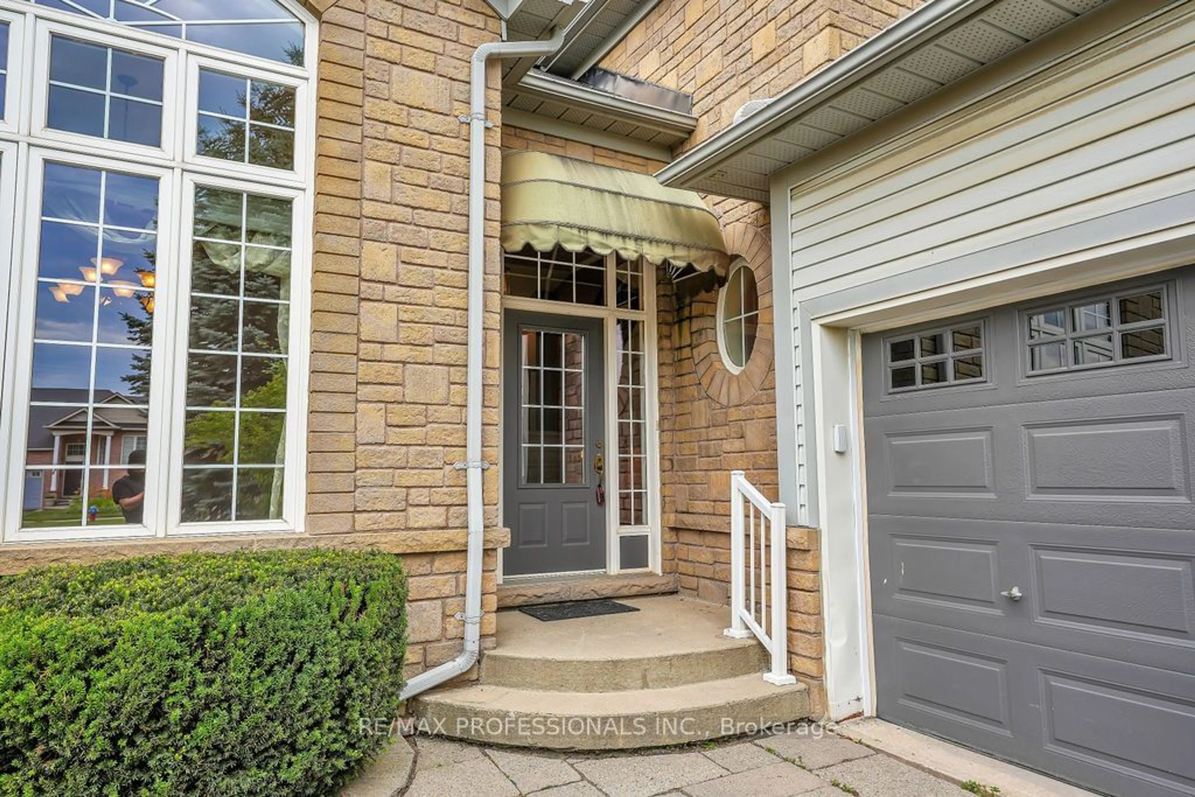 Indoor entryway for 2228 Turnberry Rd #5, Burlington Ontario L7M 4P9