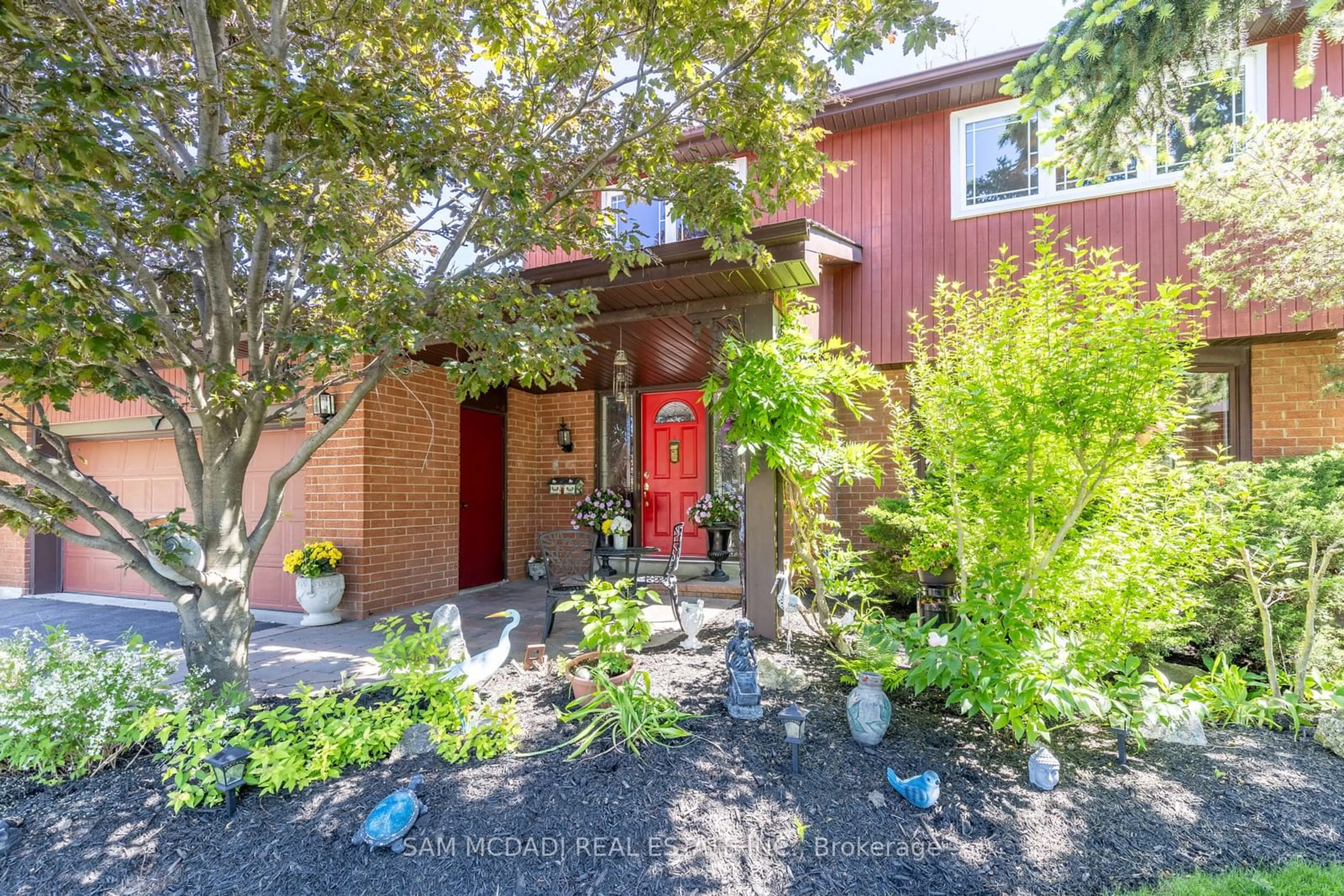 Indoor entryway for 2962 Saint Malo Circ, Mississauga Ontario L5N 1S9