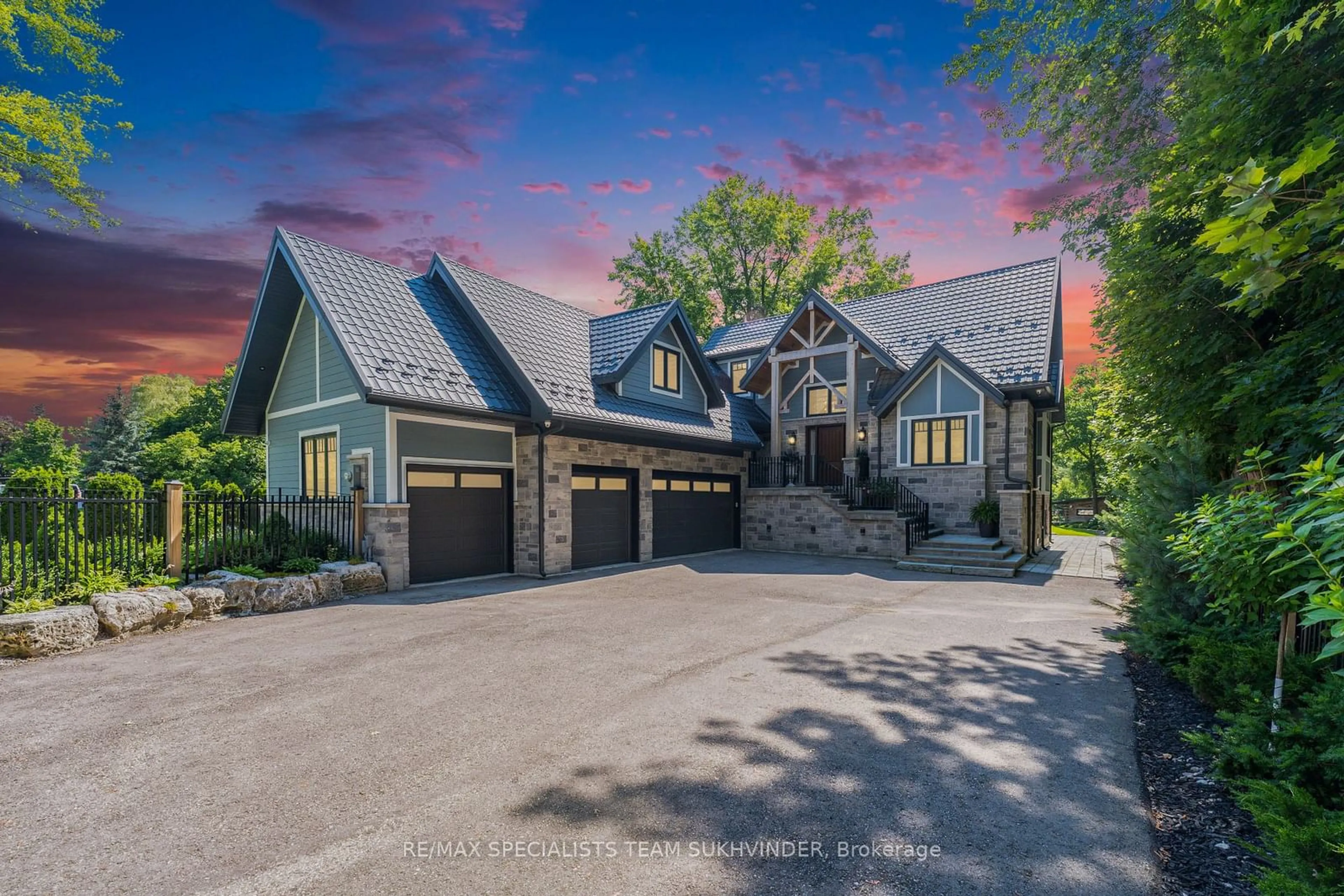 Frontside or backside of a home for 131 King St, Caledon Ontario L7C 1P2