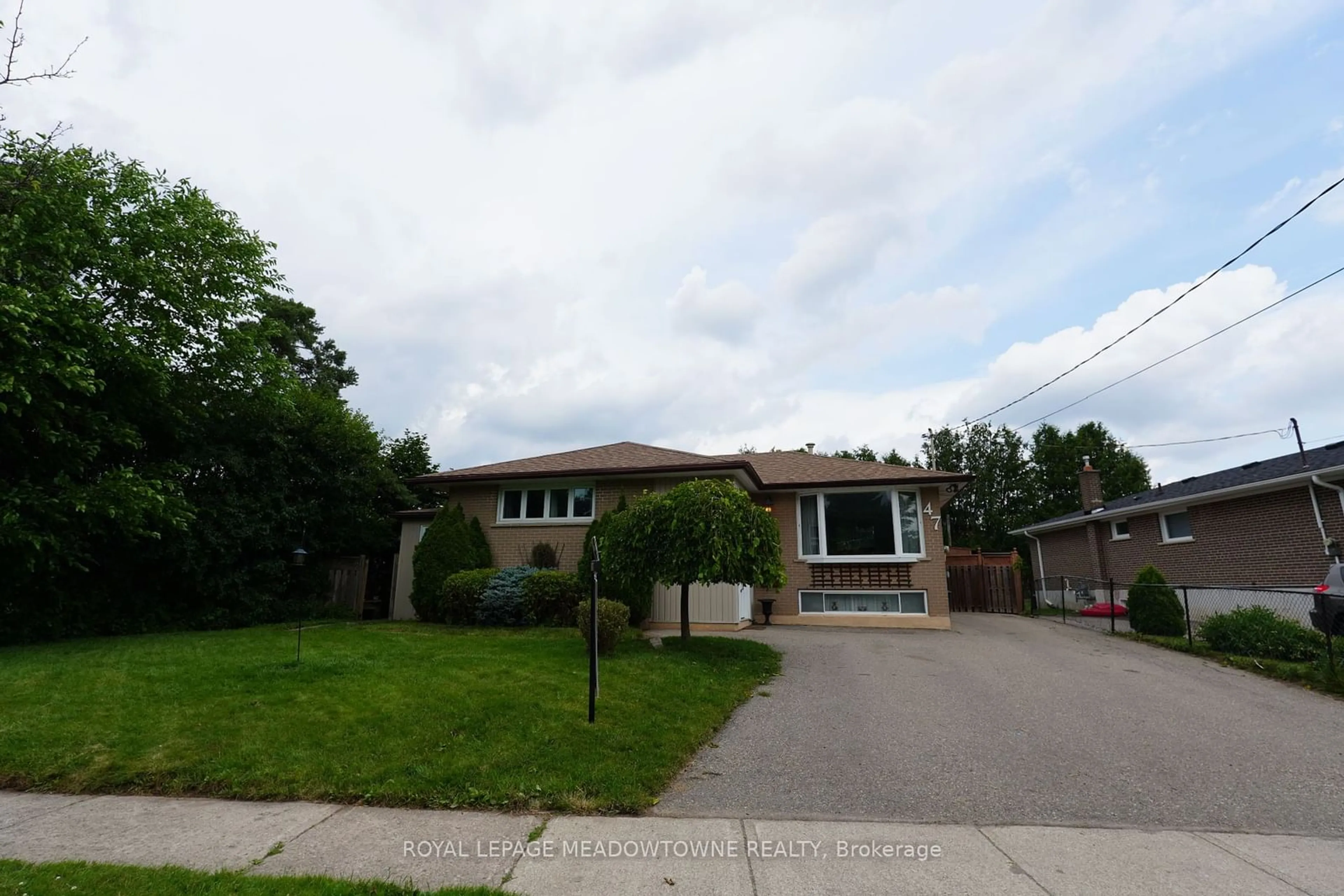 Frontside or backside of a home for 47 Duncan Dr, Halton Hills Ontario L7G 4M3