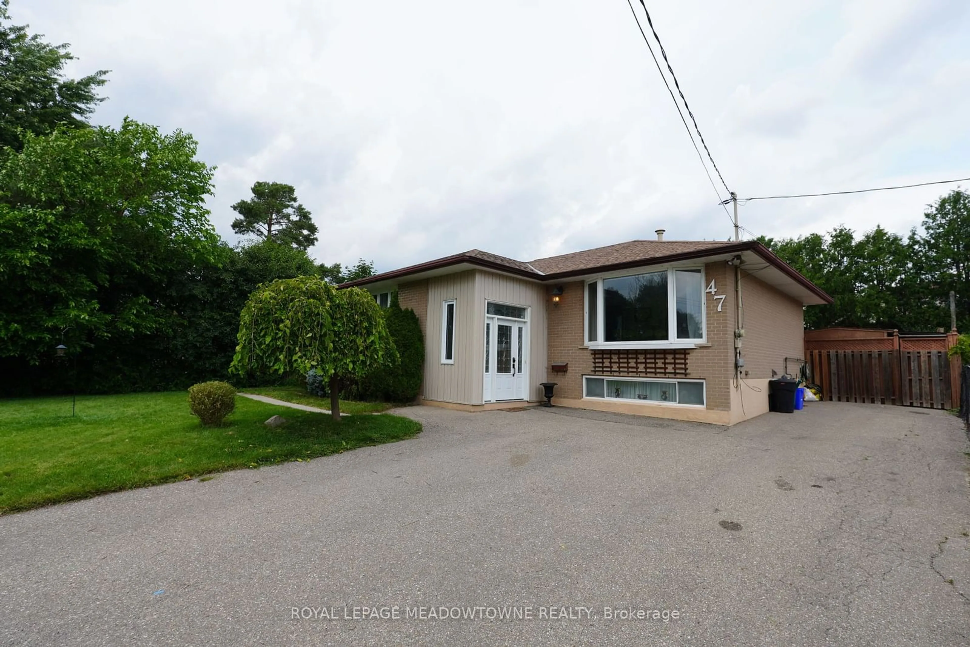 Frontside or backside of a home for 47 Duncan Dr, Halton Hills Ontario L7G 4M3