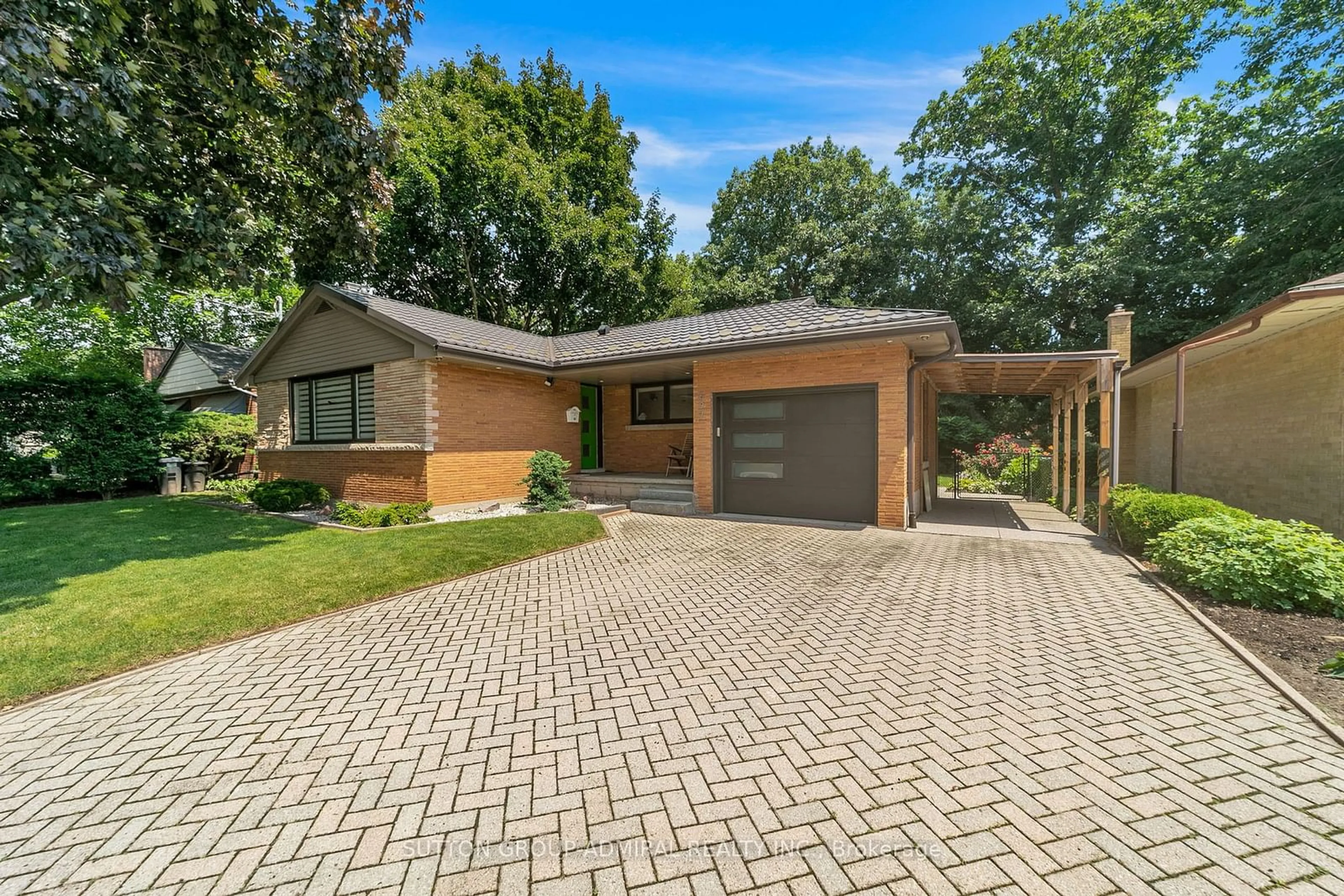 Home with brick exterior material for 697 George St, Burlington Ontario L7R 2V8
