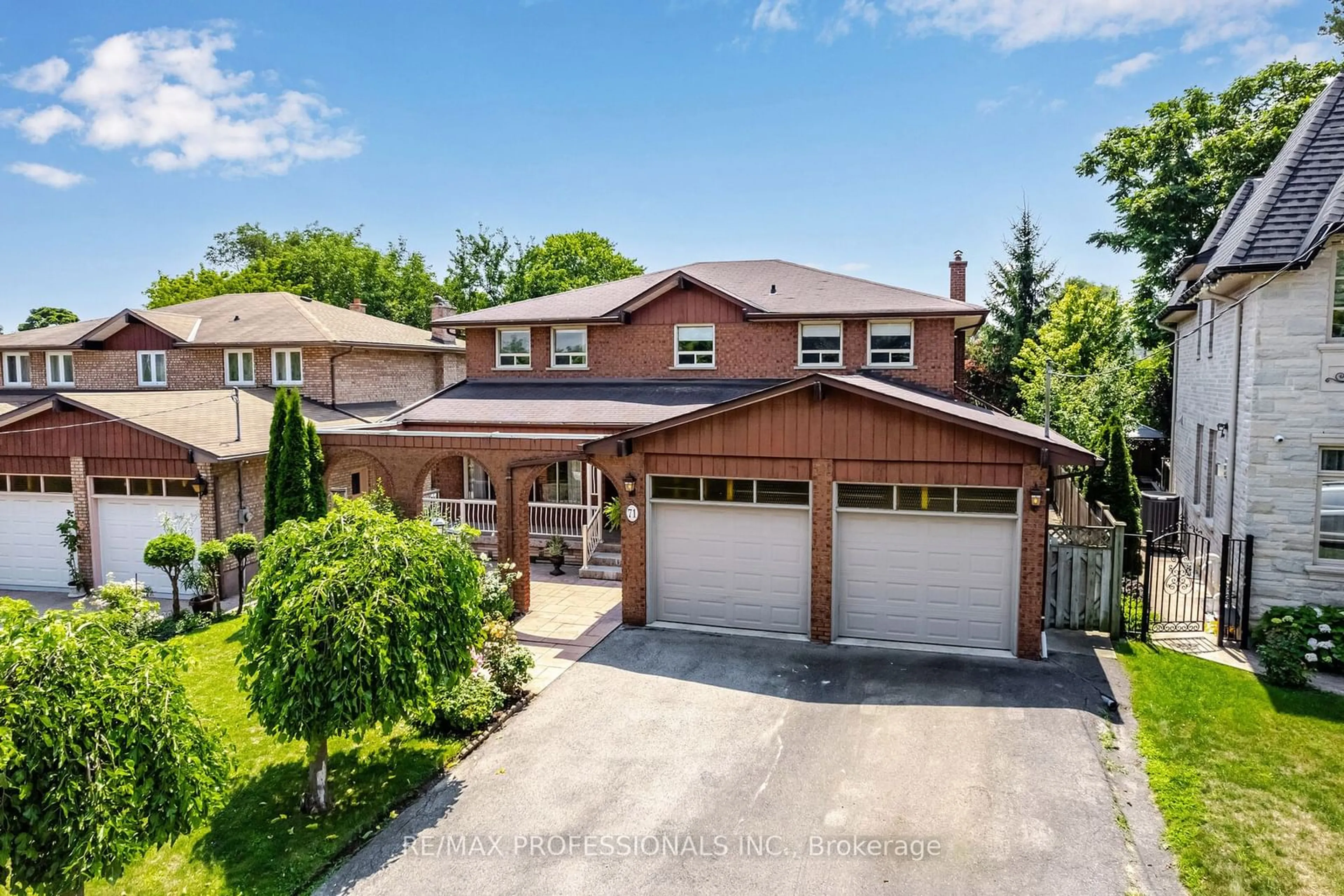 Frontside or backside of a home for 71 Raymore Dr, Toronto Ontario M9P 1W8