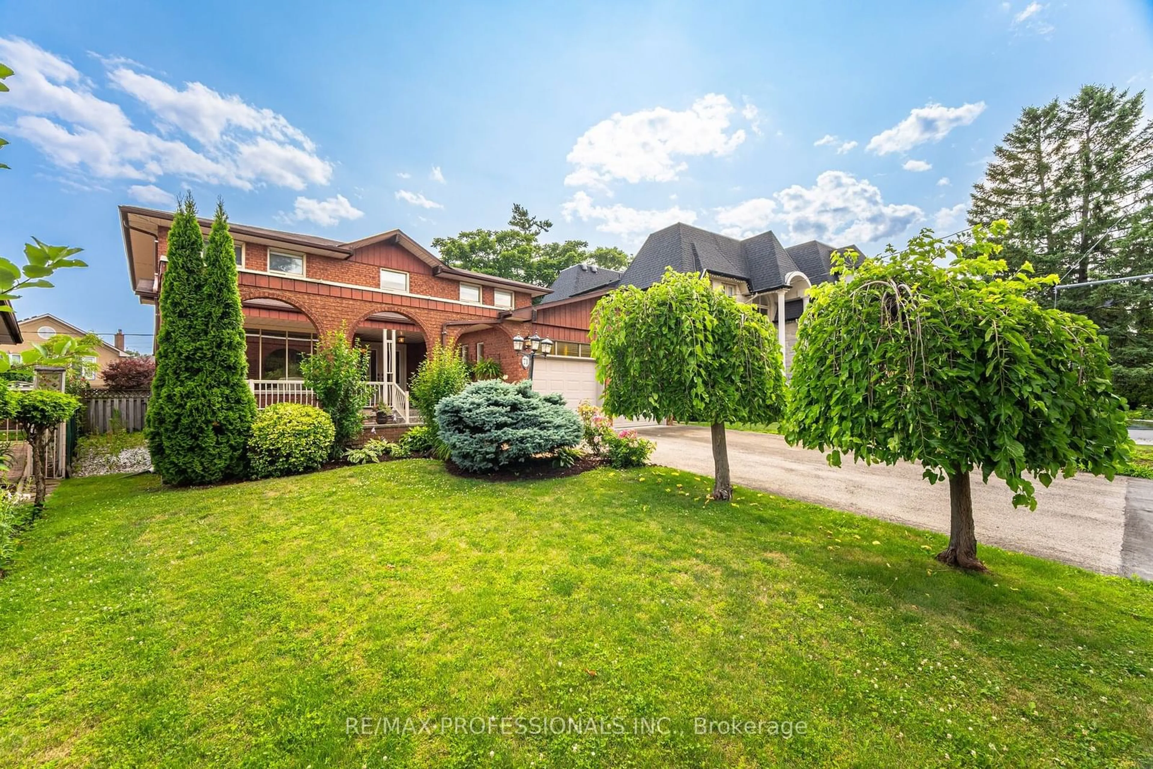 Outside view for 71 Raymore Dr, Toronto Ontario M9P 1W8