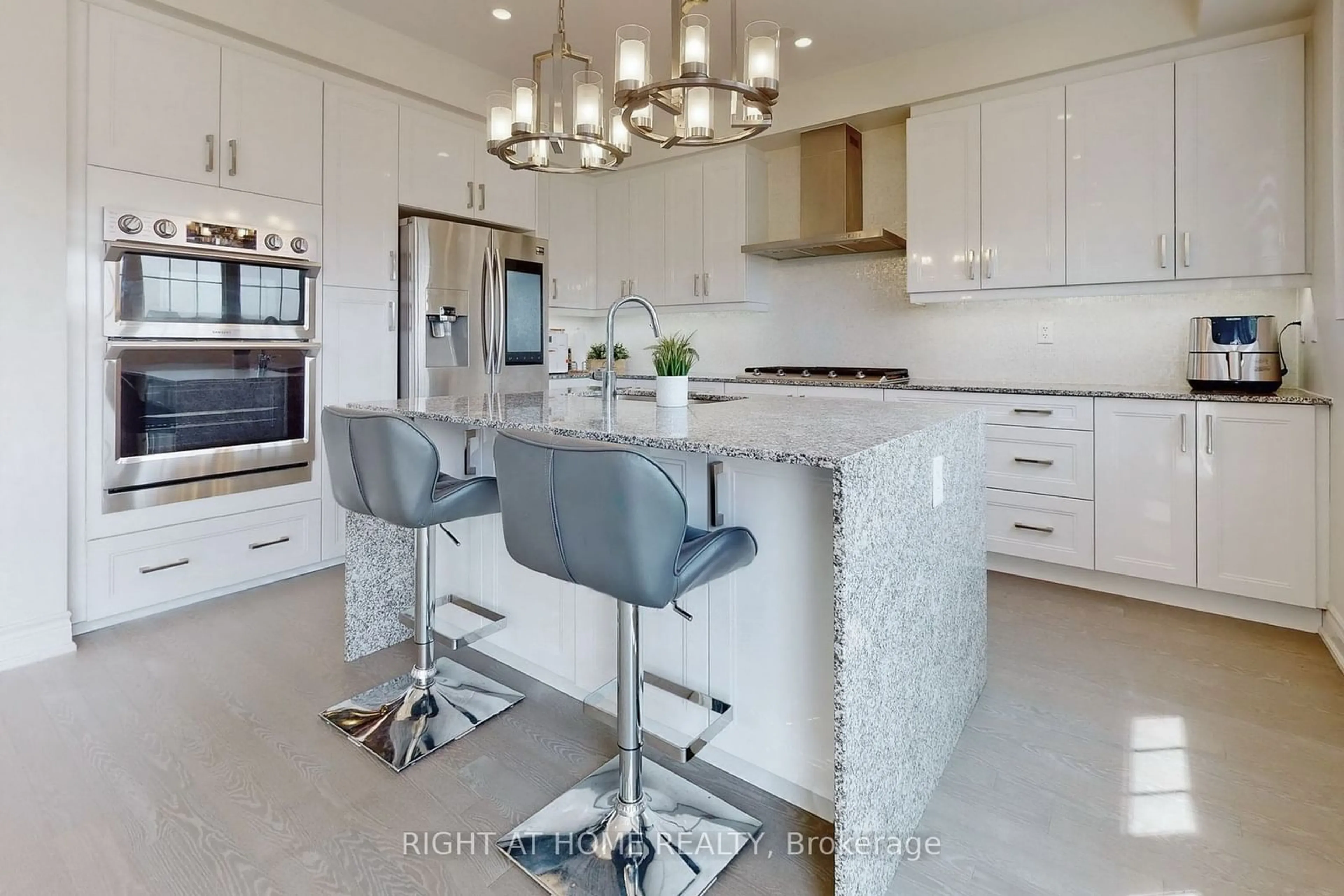 Contemporary kitchen for 1256 Raspberry Terr, Milton Ontario L9E 1N1