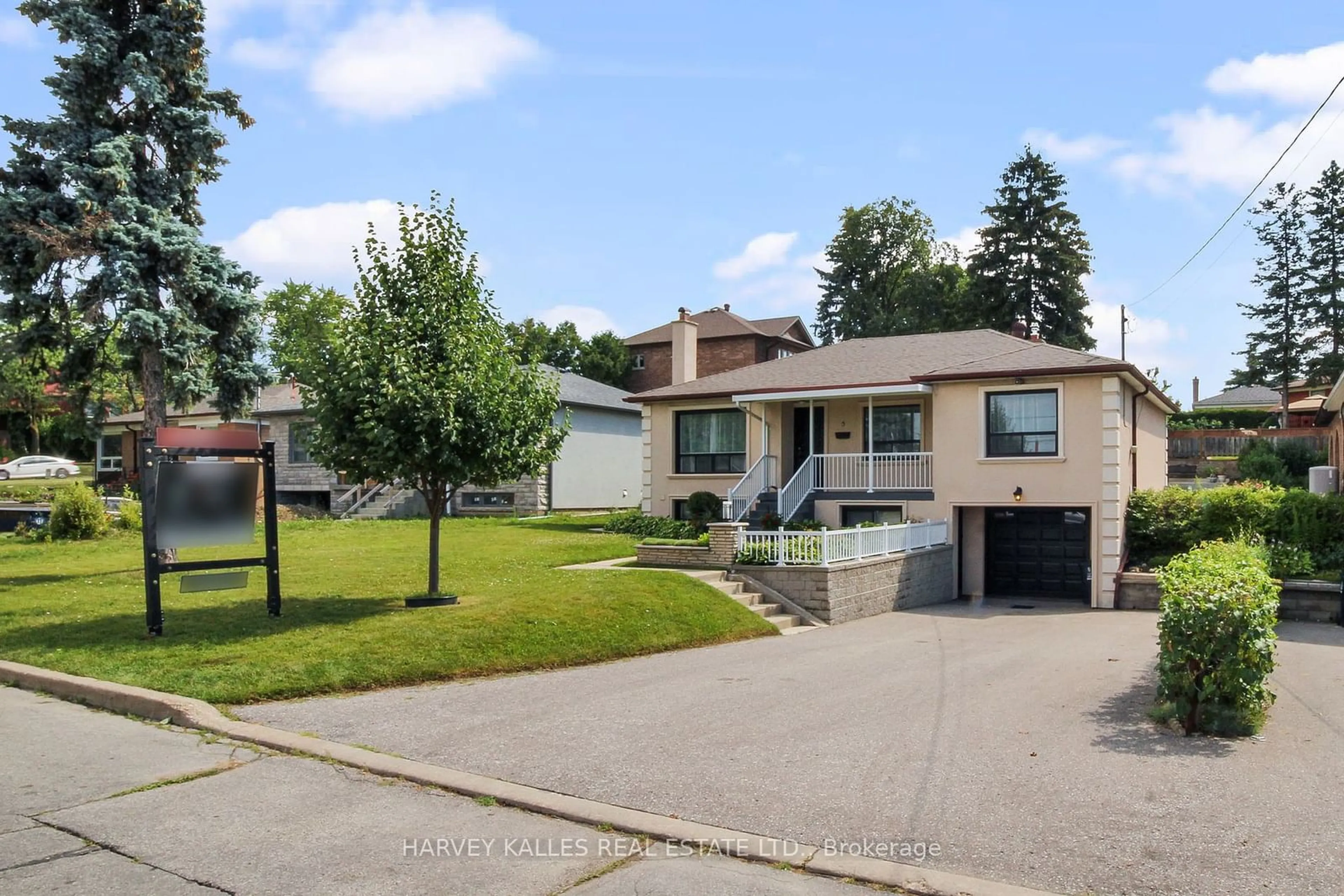 Frontside or backside of a home for 5 Liscombe Rd, Toronto Ontario M6L 2Z9