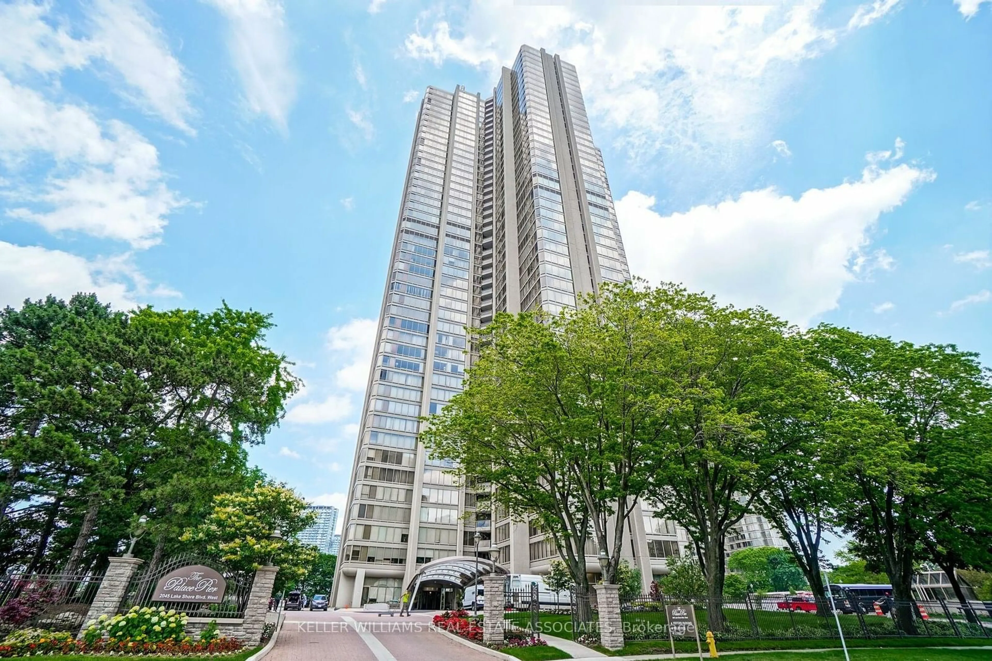 A pic from exterior of the house or condo for 2045 Lake Shore Blvd #806, Toronto Ontario M8V 2Z6