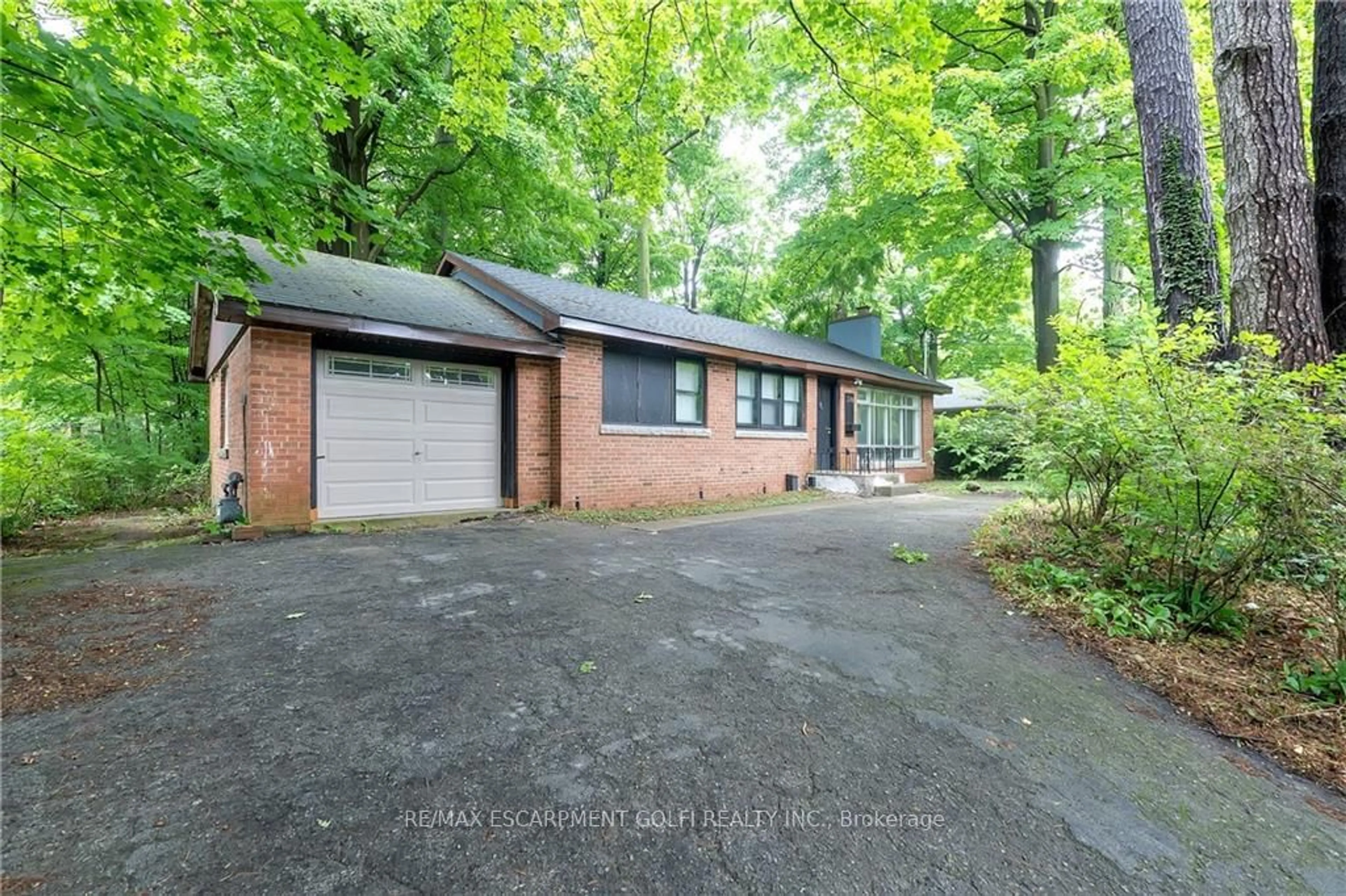 Frontside or backside of a home for 276 Lakeshore Rd, Oakville Ontario L6K 1E8