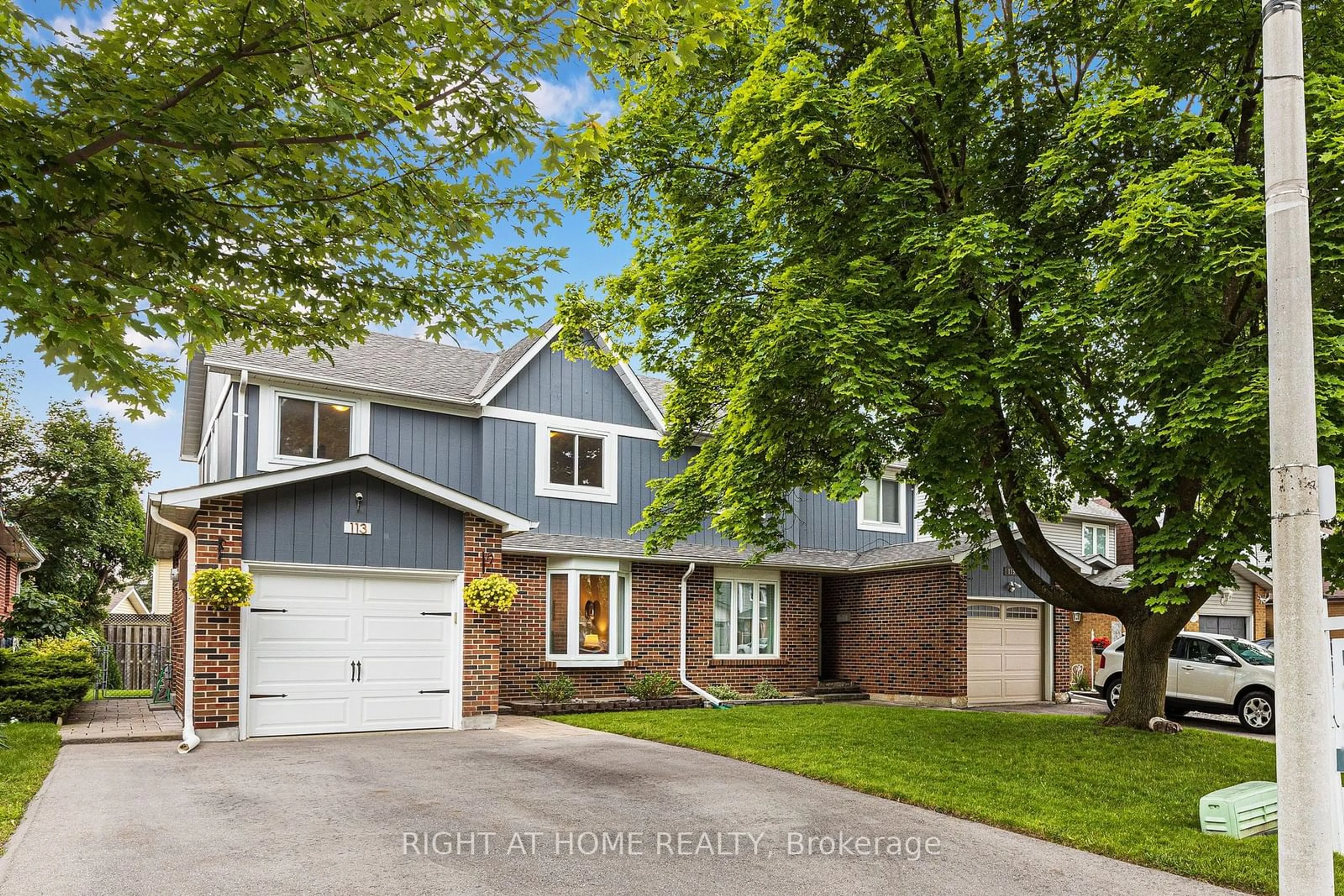 Frontside or backside of a home for 113 Fanshawe Dr, Brampton Ontario L6Z 1A8