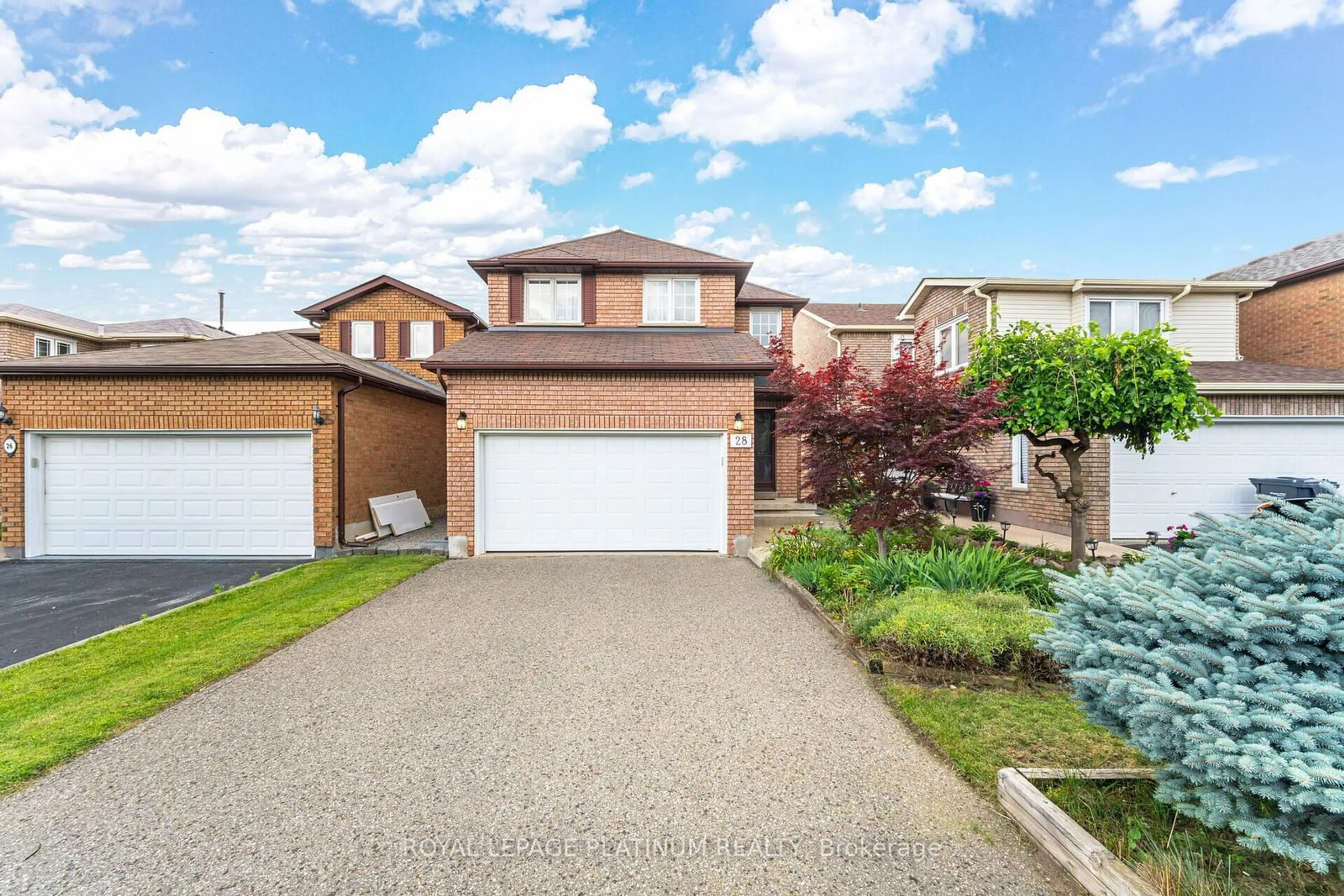 Frontside or backside of a home for 28 Kentucky Dr, Brampton Ontario L6Y 4G2