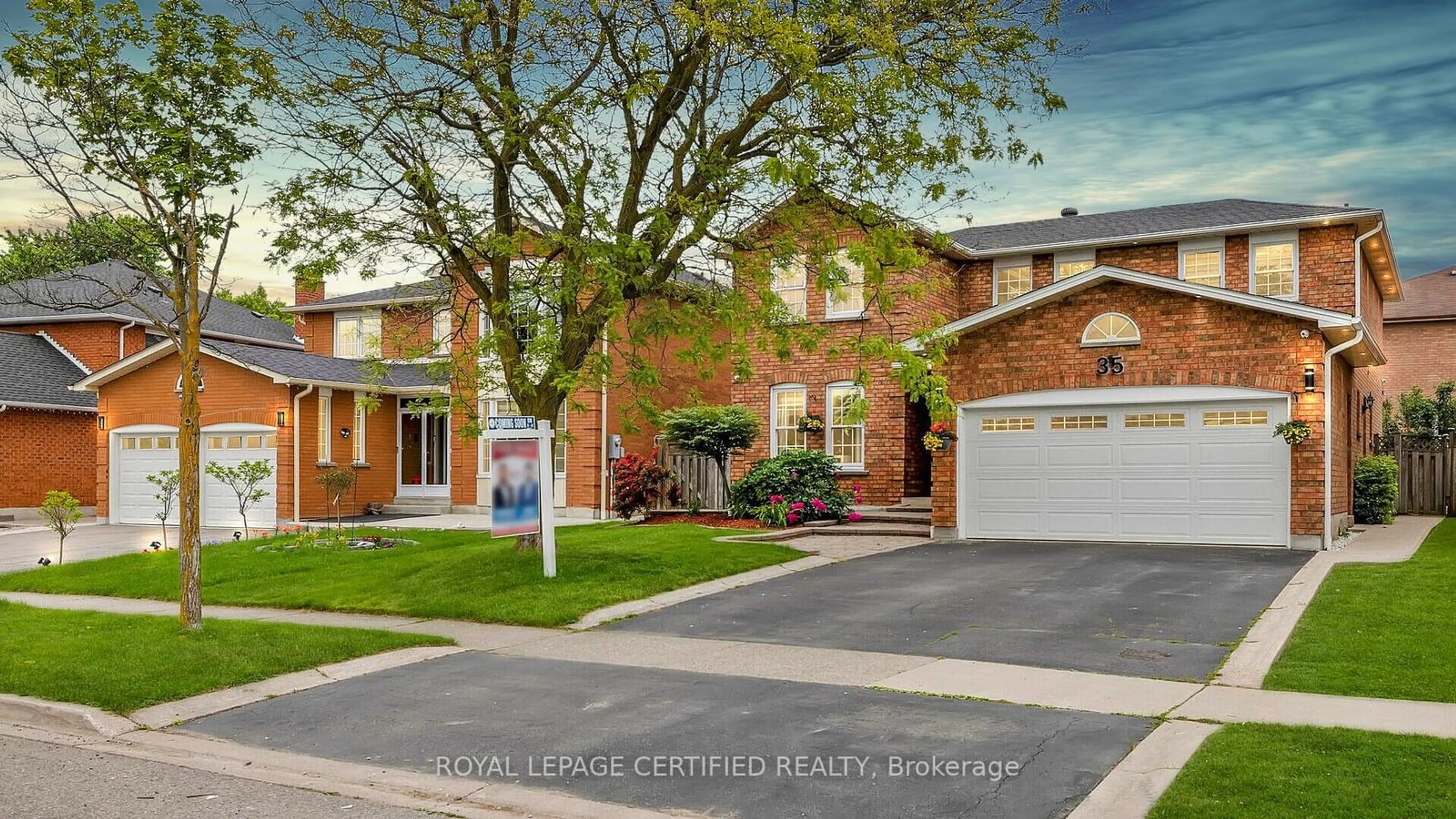 Home with brick exterior material for 35 Turtlecreek Blvd, Brampton Ontario L6W 3X8