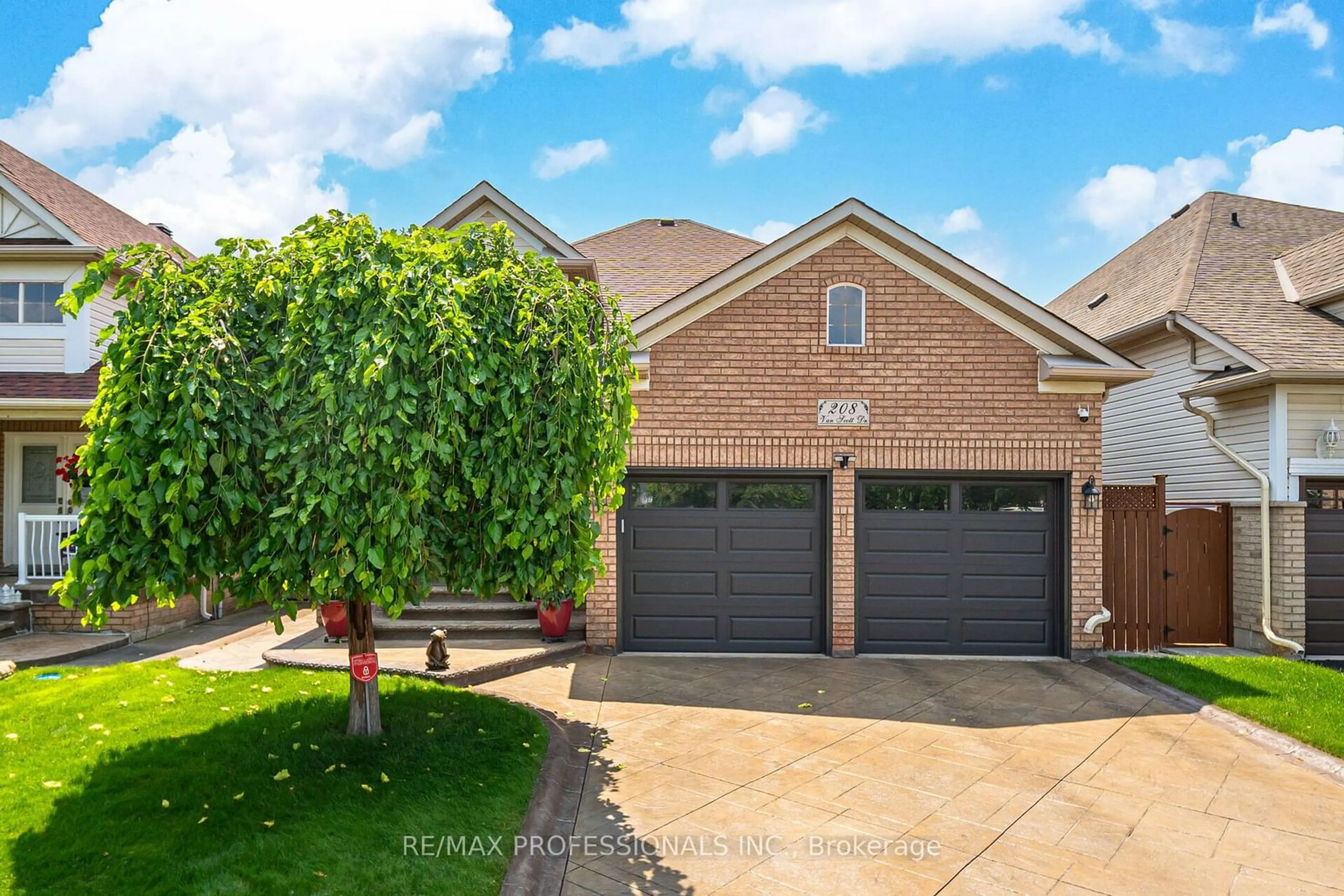 Frontside or backside of a home for 208 Van Scott Dr, Brampton Ontario L7A 1V9