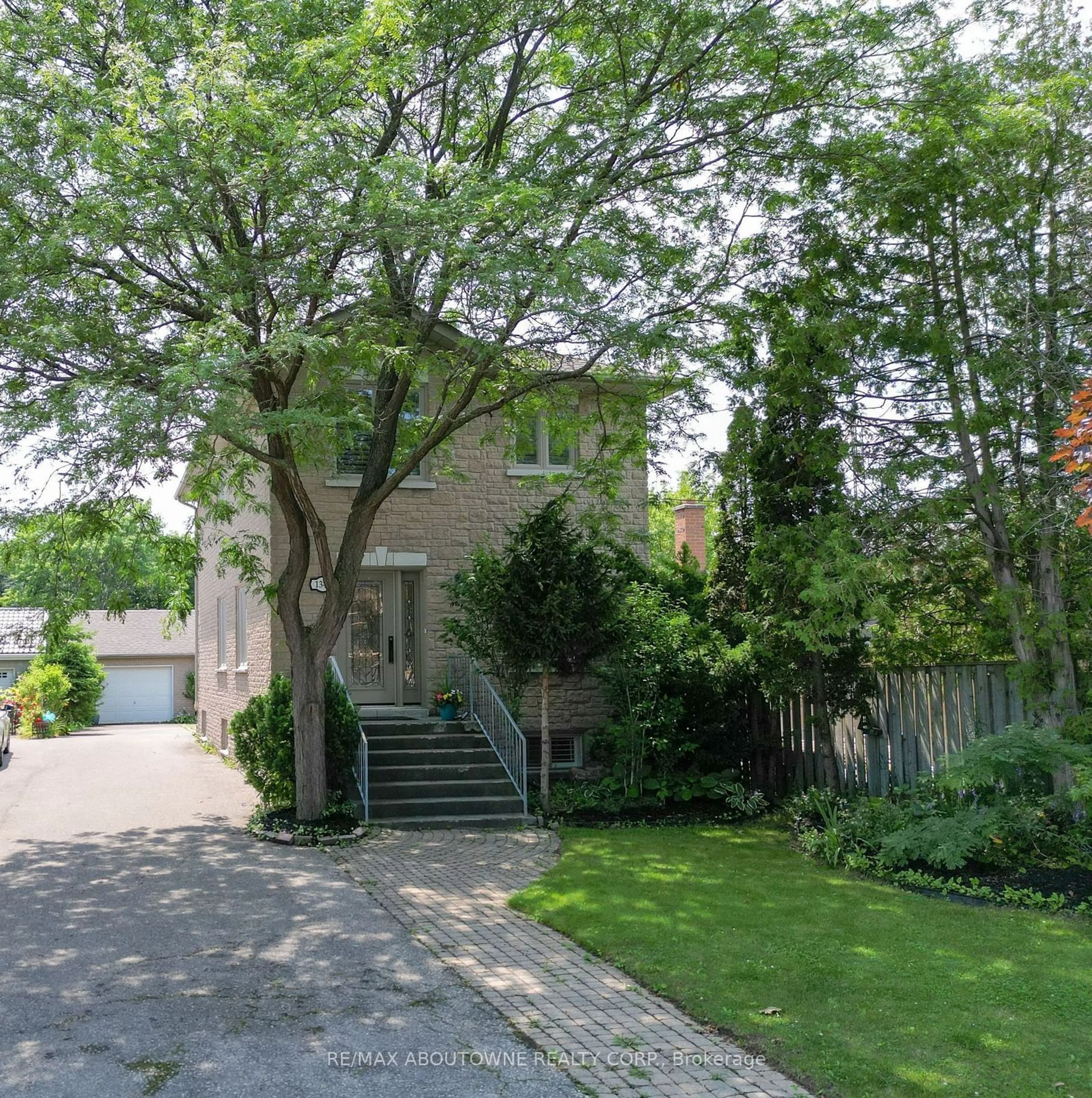 Frontside or backside of a home for 1348 Northmount Ave, Mississauga Ontario L5E 1Y5