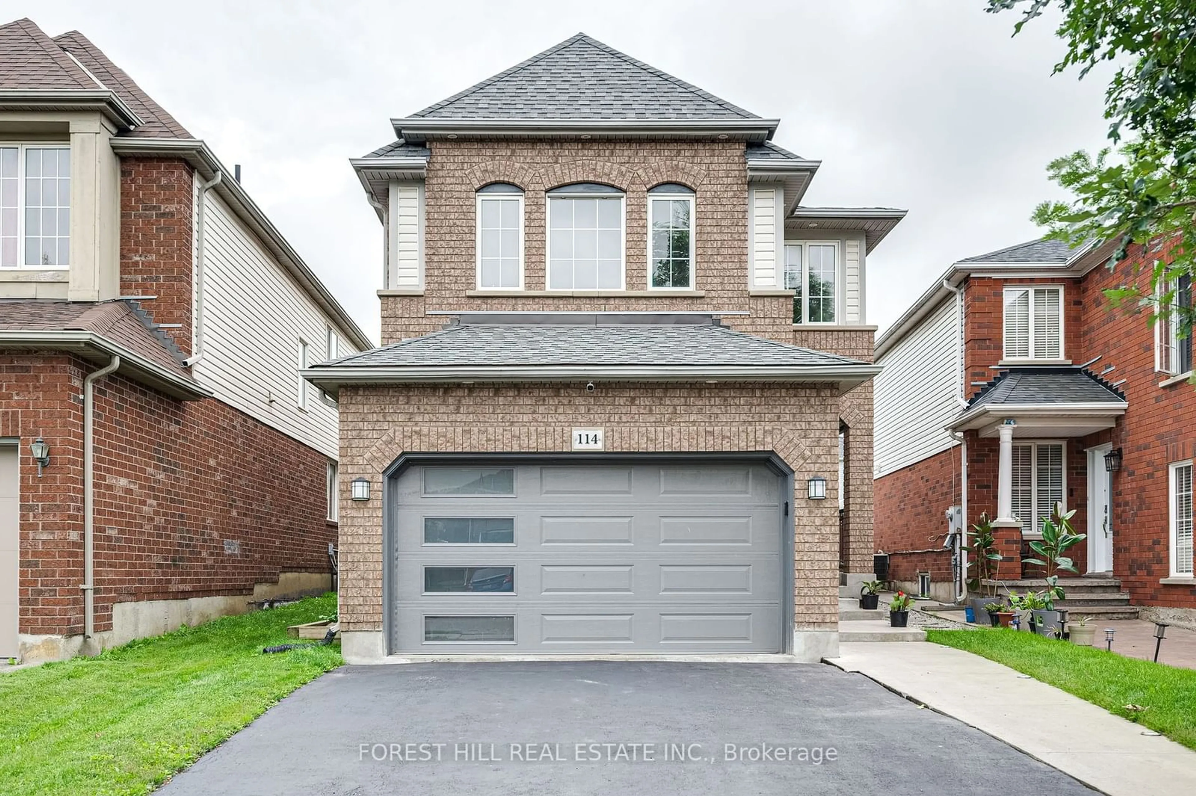 Home with brick exterior material for 114 Black Forest Dr, Brampton Ontario L6R 2M8