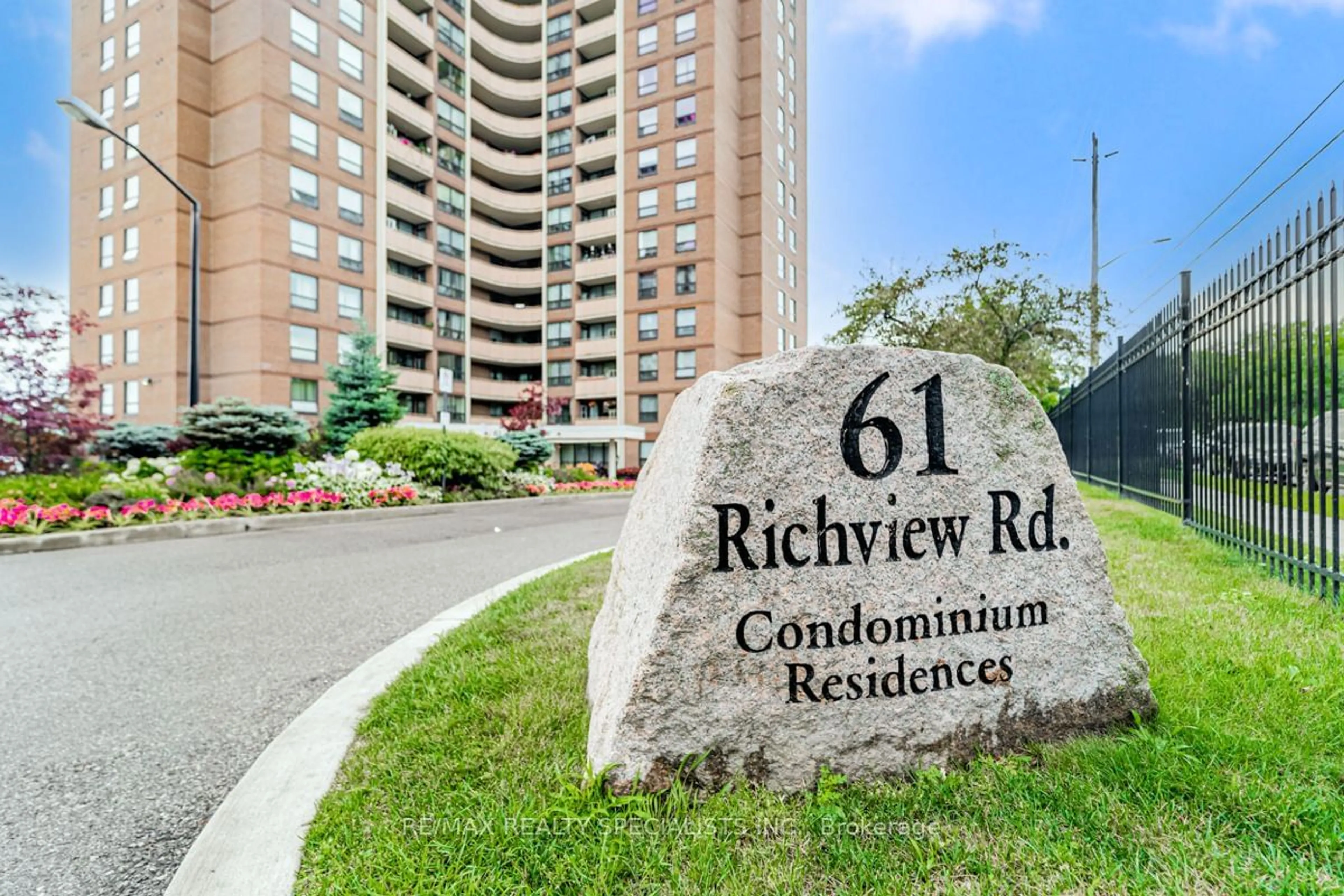 A pic from exterior of the house or condo for 61 Richview Rd #1403, Toronto Ontario M9A 4M8