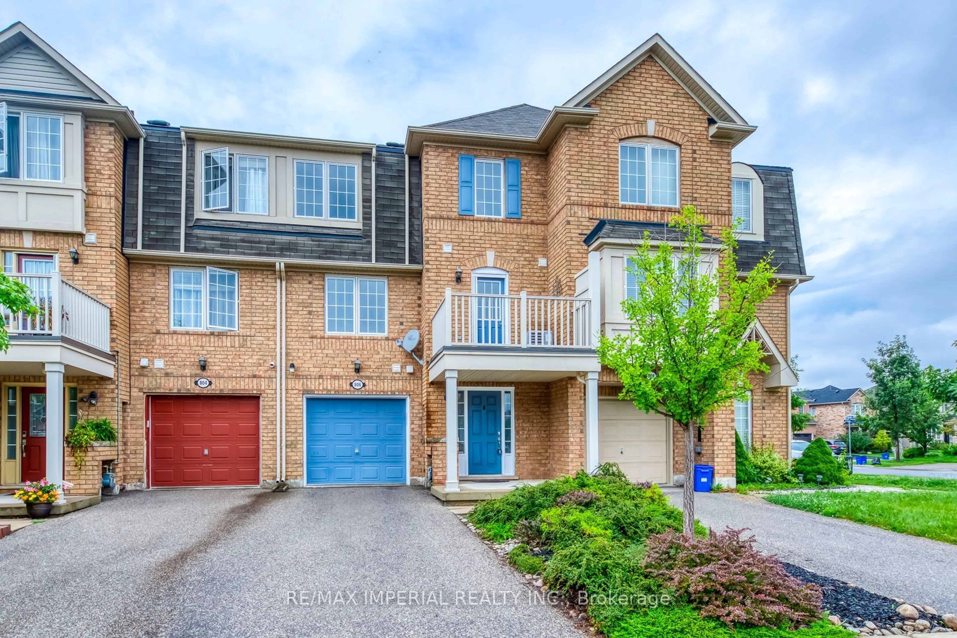 A pic from exterior of the house or condo for 806 Shortreed Cres, Milton Ontario L9T 0E9
