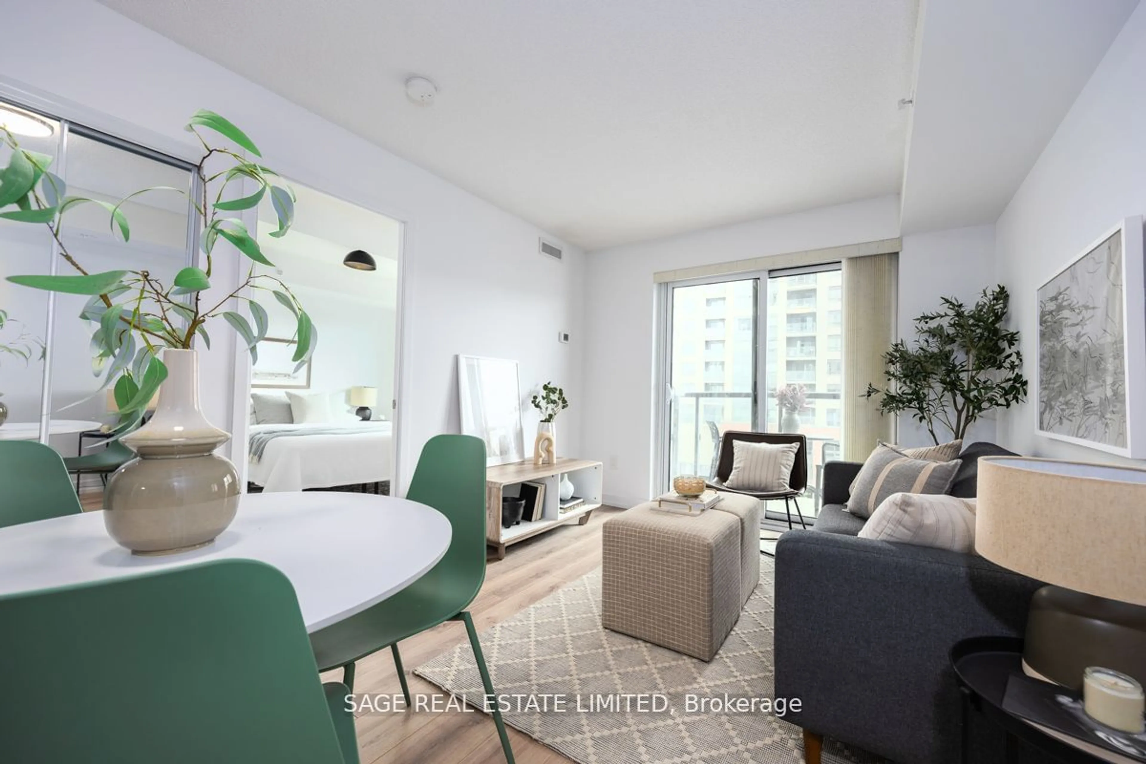 Living room for 1420 Dupont St #501, Toronto Ontario M6H 0C2