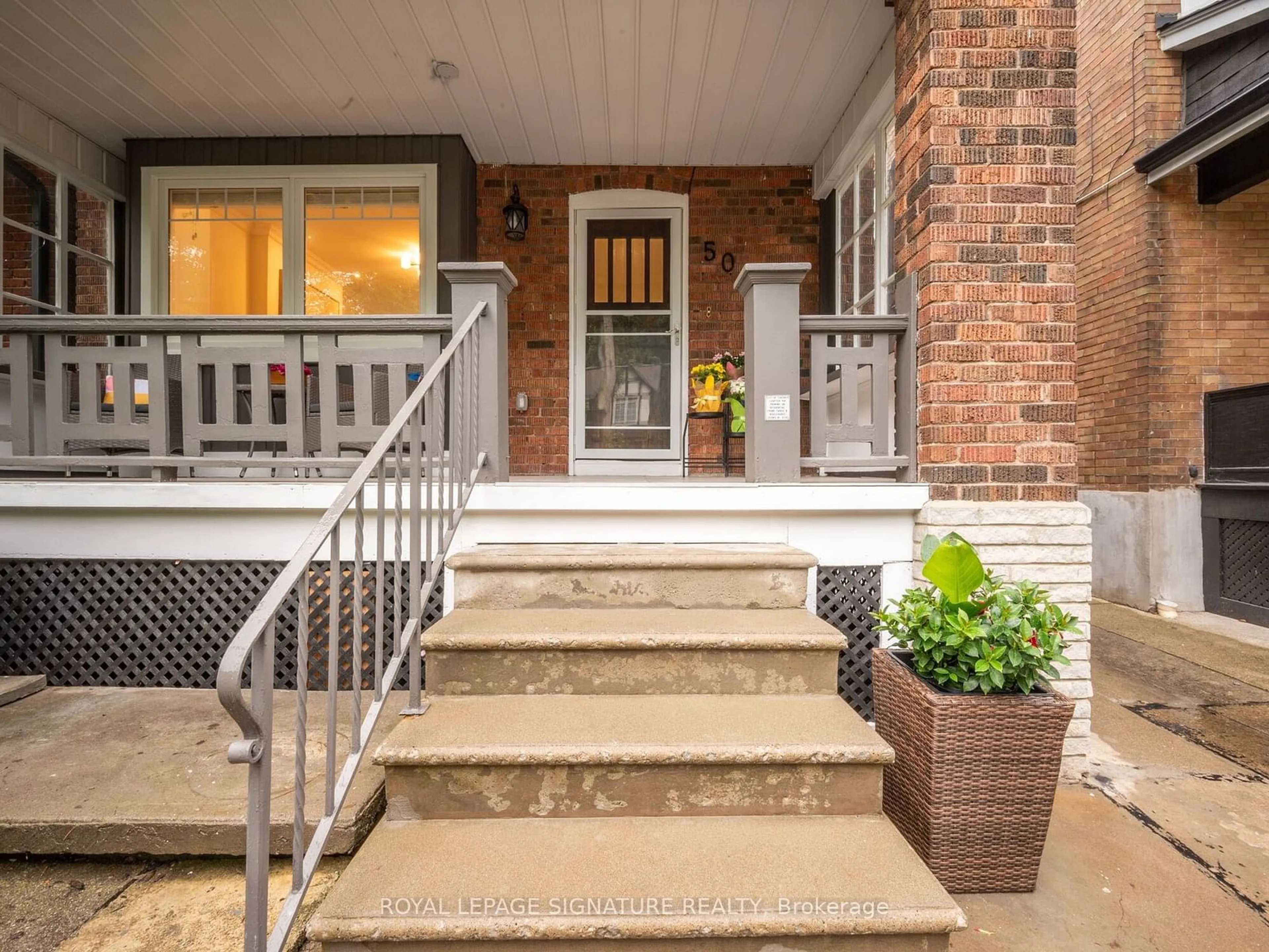 Indoor entryway for 503 Windermere Ave, Toronto Ontario M6S 3L5