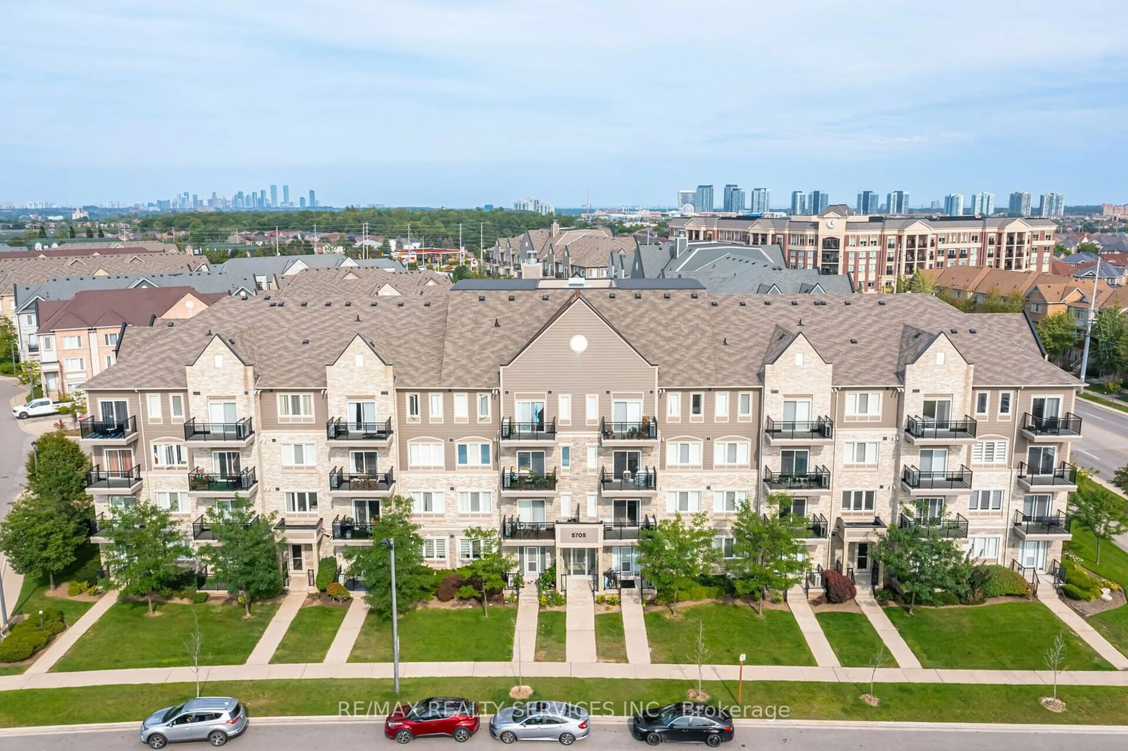 A pic from exterior of the house or condo for 5705 Long Valley Rd #303, Mississauga Ontario L5M 0M3