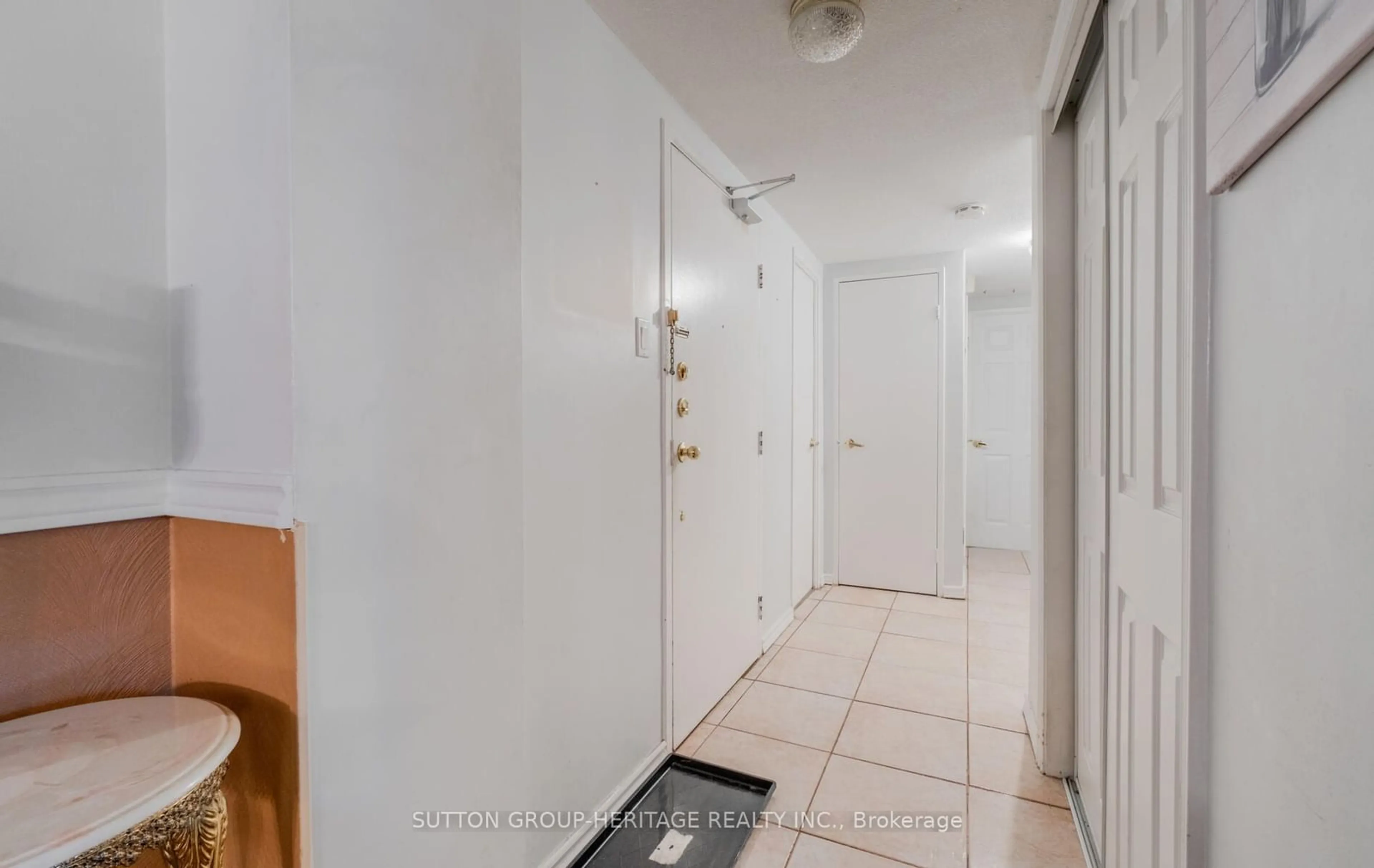 Indoor entryway for 2645 Jane St #220, Toronto Ontario M3L 1R9