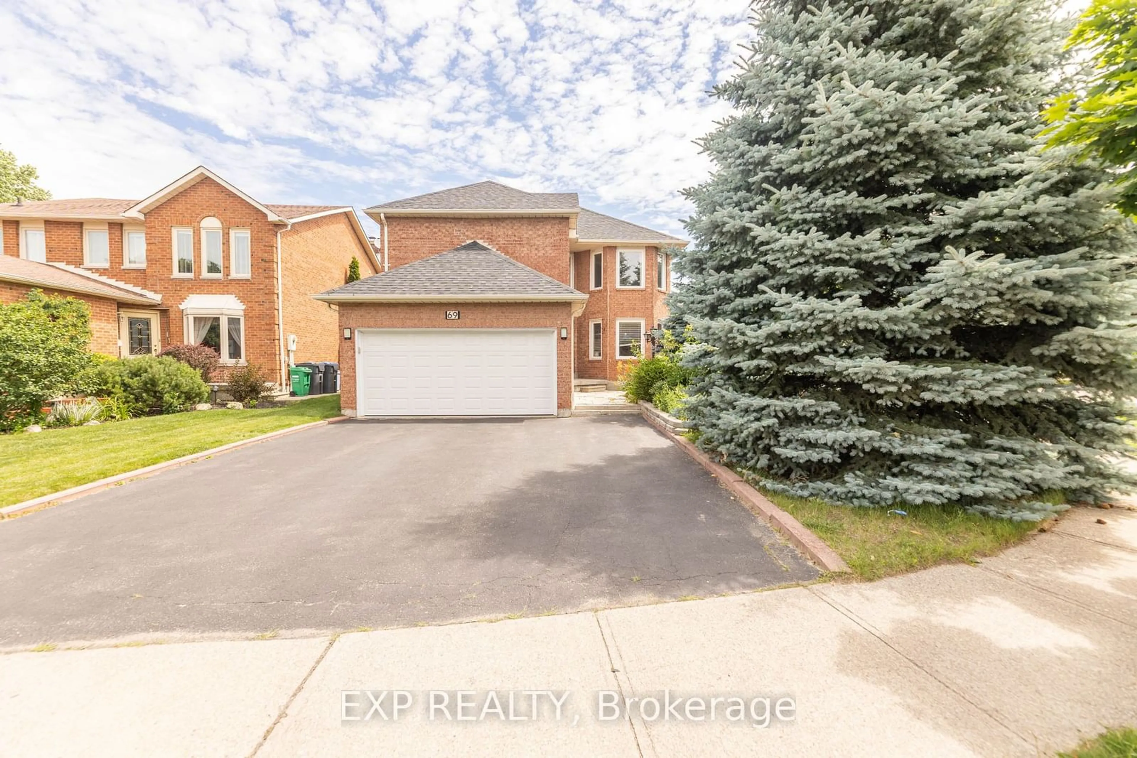 Frontside or backside of a home for 69 Lord Simcoe Dr, Brampton Ontario L6S 5G9