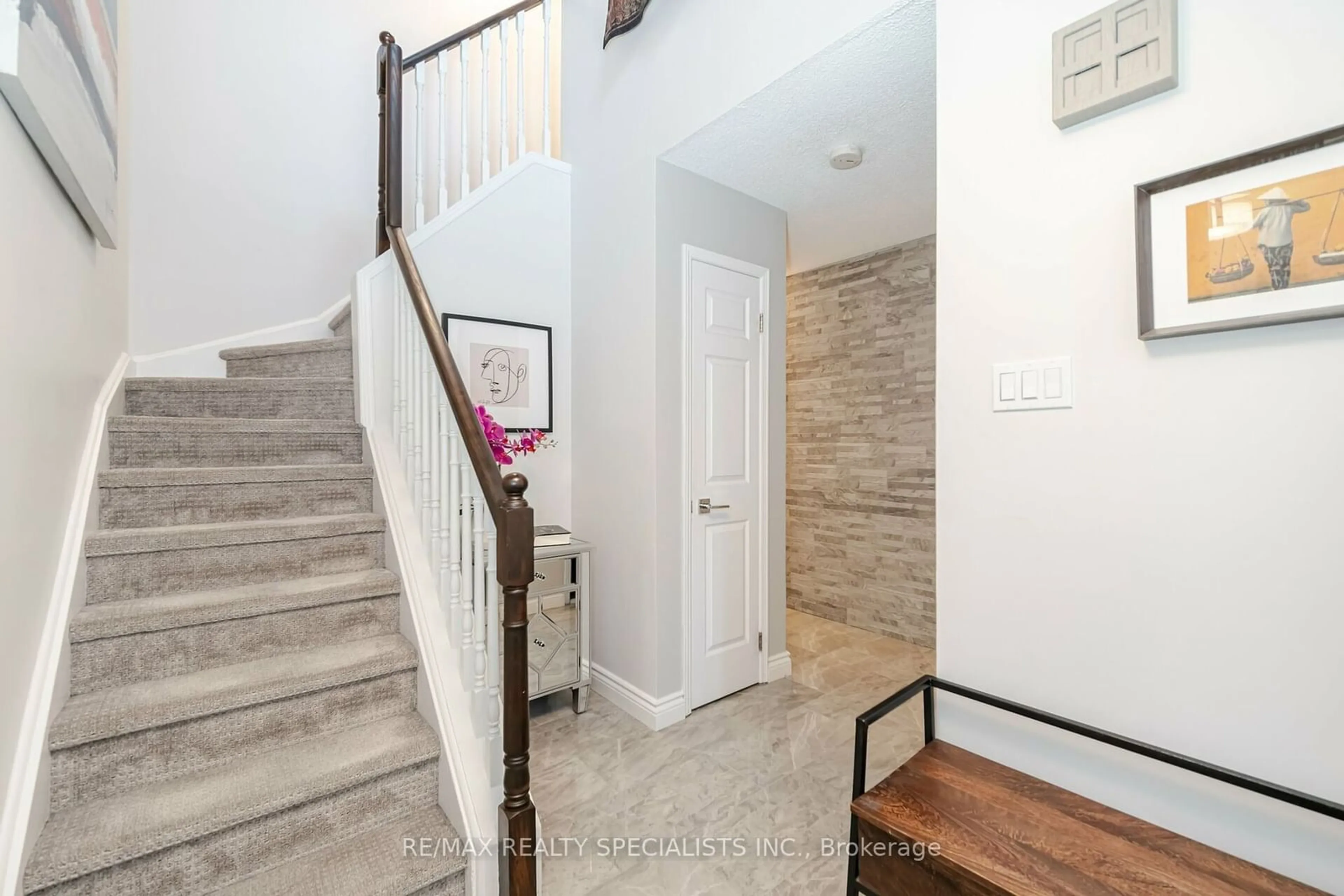 Indoor entryway for 3500 South Millway #41, Mississauga Ontario L5L 3T8