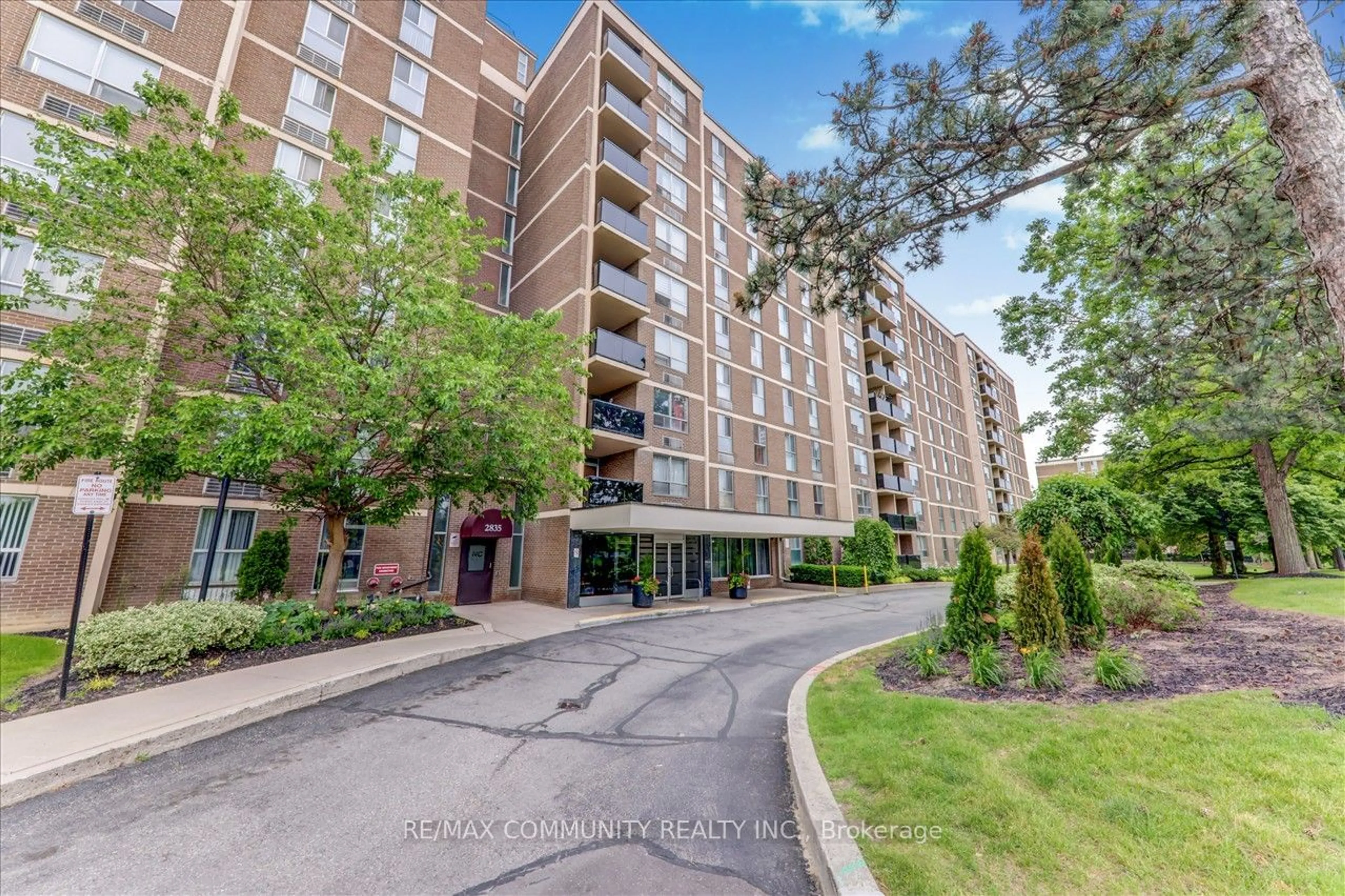A pic from exterior of the house or condo for 2835 Islington Ave #503, Toronto Ontario M6L 2K2
