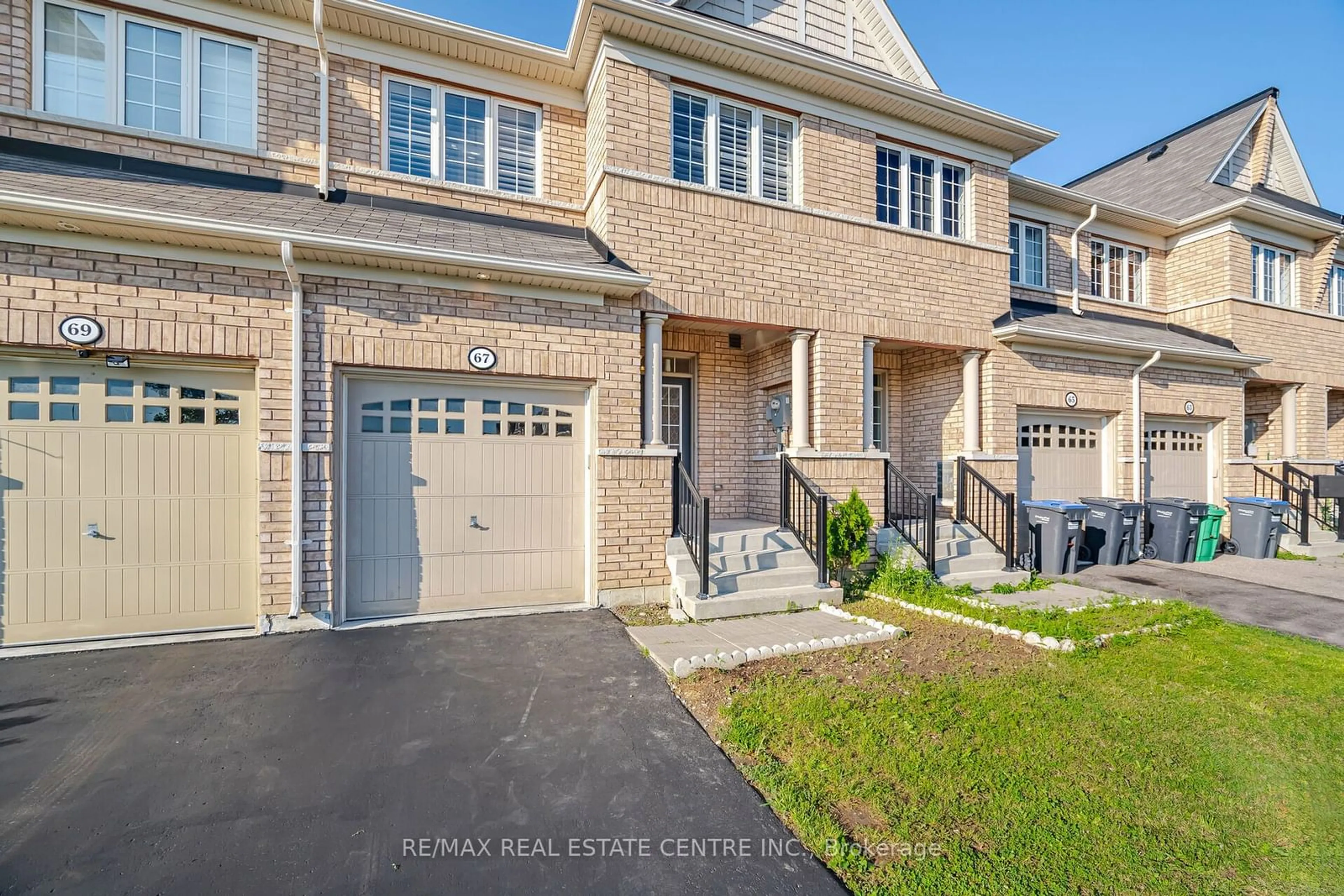 A pic from exterior of the house or condo for 67 Sussexvale Dr, Brampton Ontario L6R 3R5