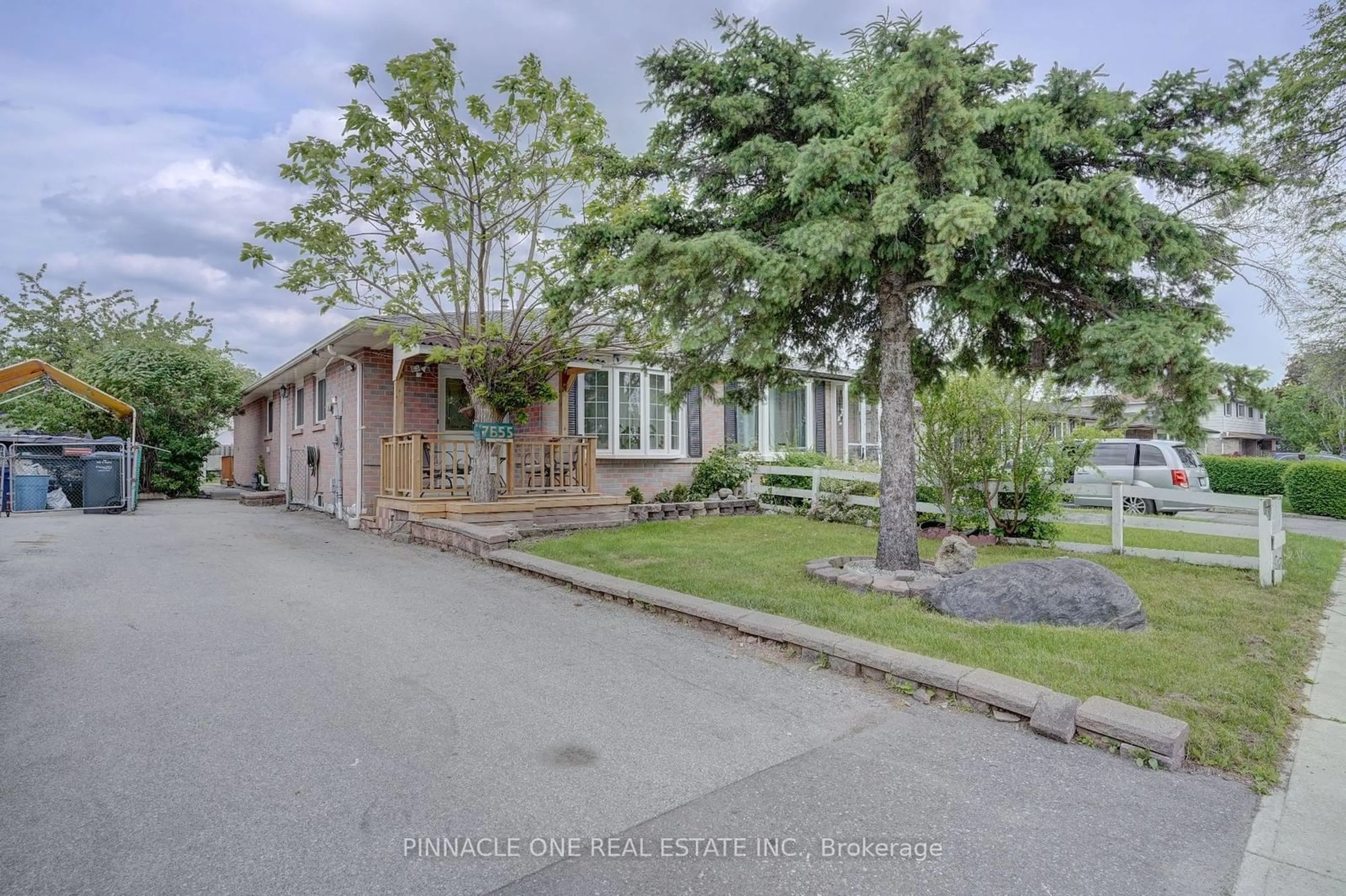 Street view for 7655 Anaka Dr, Mississauga Ontario L4T 3H8