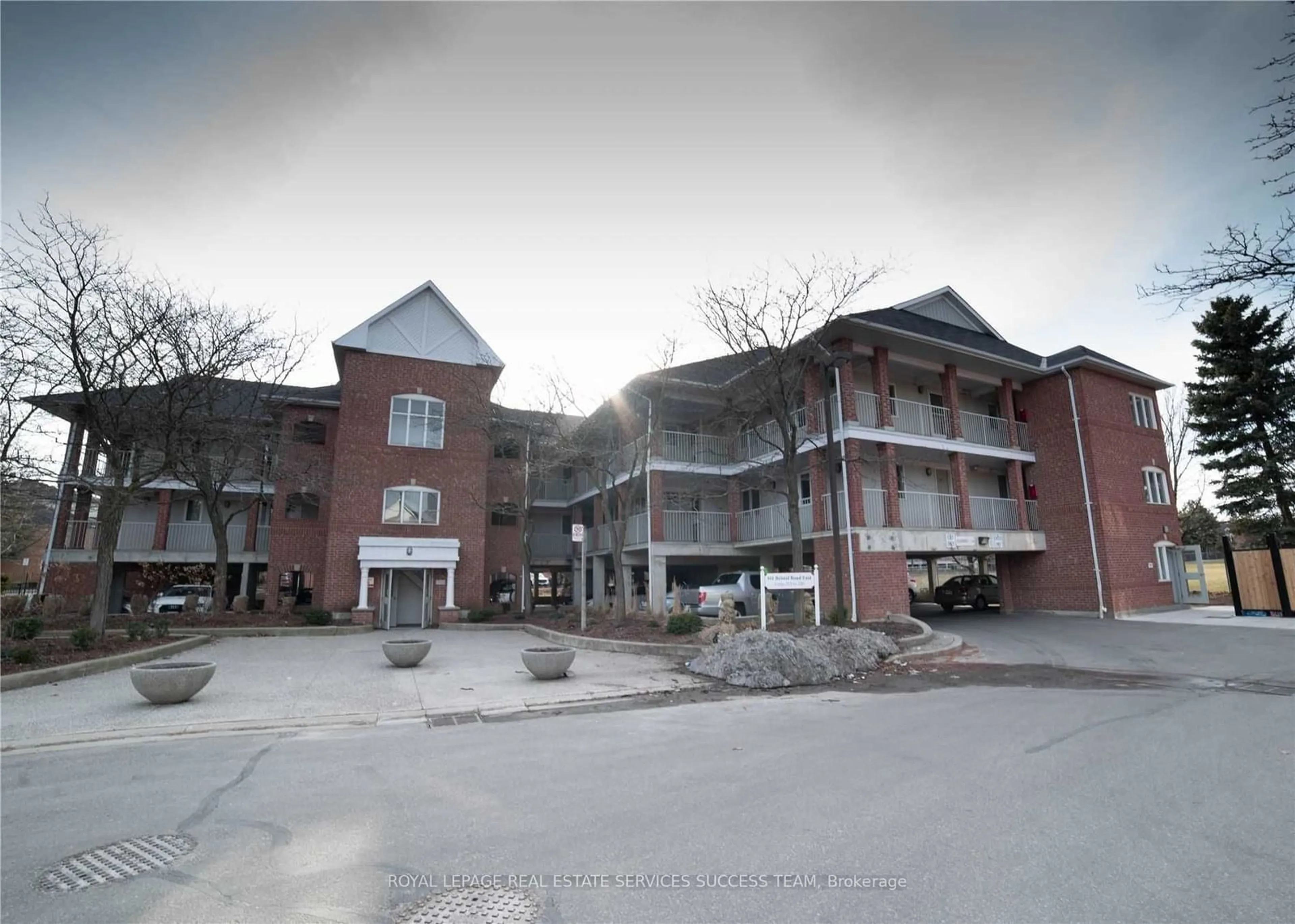 Outside view for 101 Bristol Rd #213, Mississauga Ontario L4Z 3P4